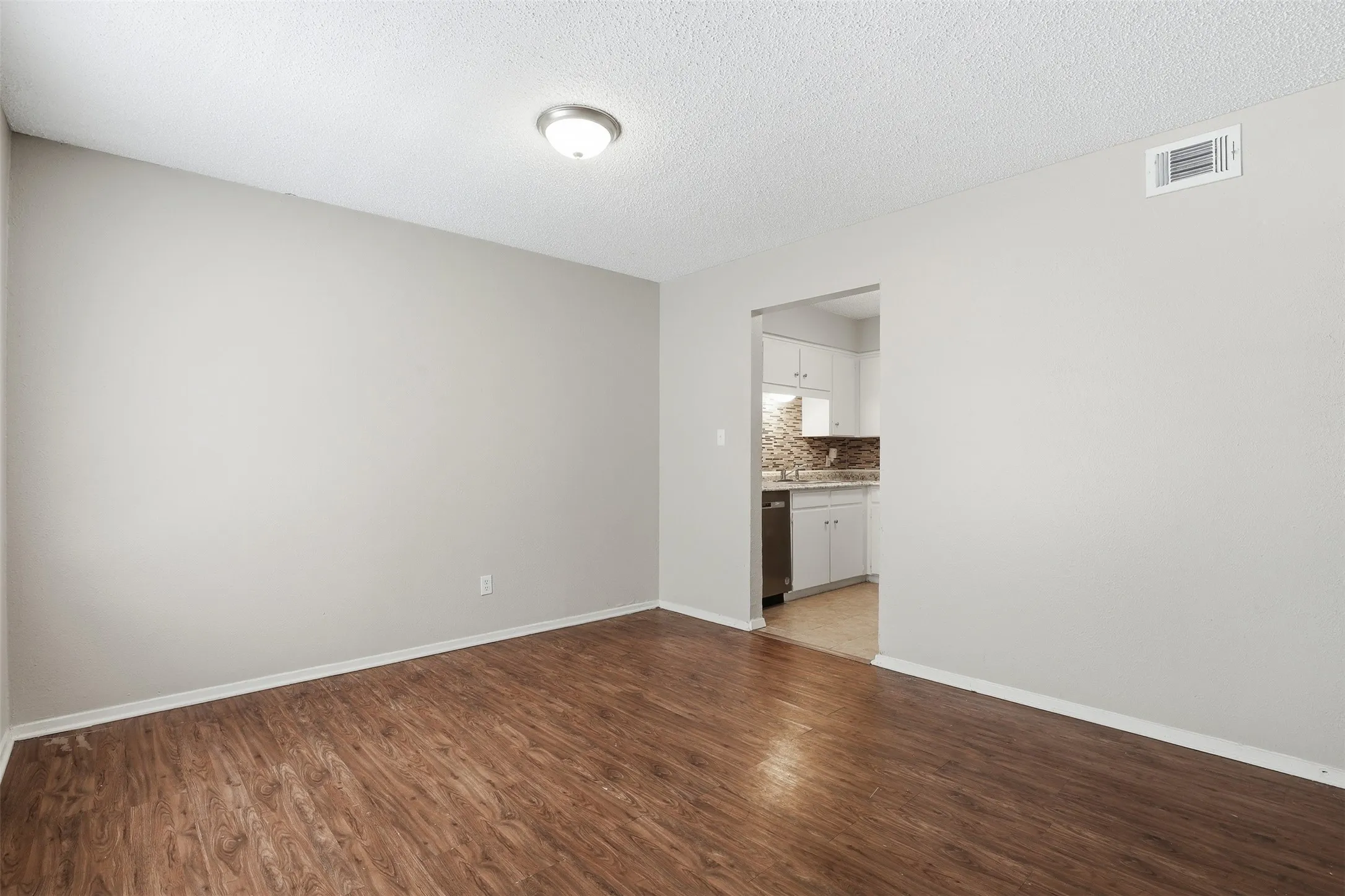 Duplex For Rent in Tarrant County , 6811 Trail Lake Drive, Fort Worth, Texas 76133, 2 Bedroom, 2 Bathroom, Garage spaces, 2,310 Sqft, built in 1970, mls#21291857, Real Estate Agent in Fort Worth, Homes For Rent in Tarrant county, Homes For Rent in Fort Worth, Realtor in Fort Worth Texas, Real Estate Brokerage Independent Realty Texas, Luminita Cordes Realtor