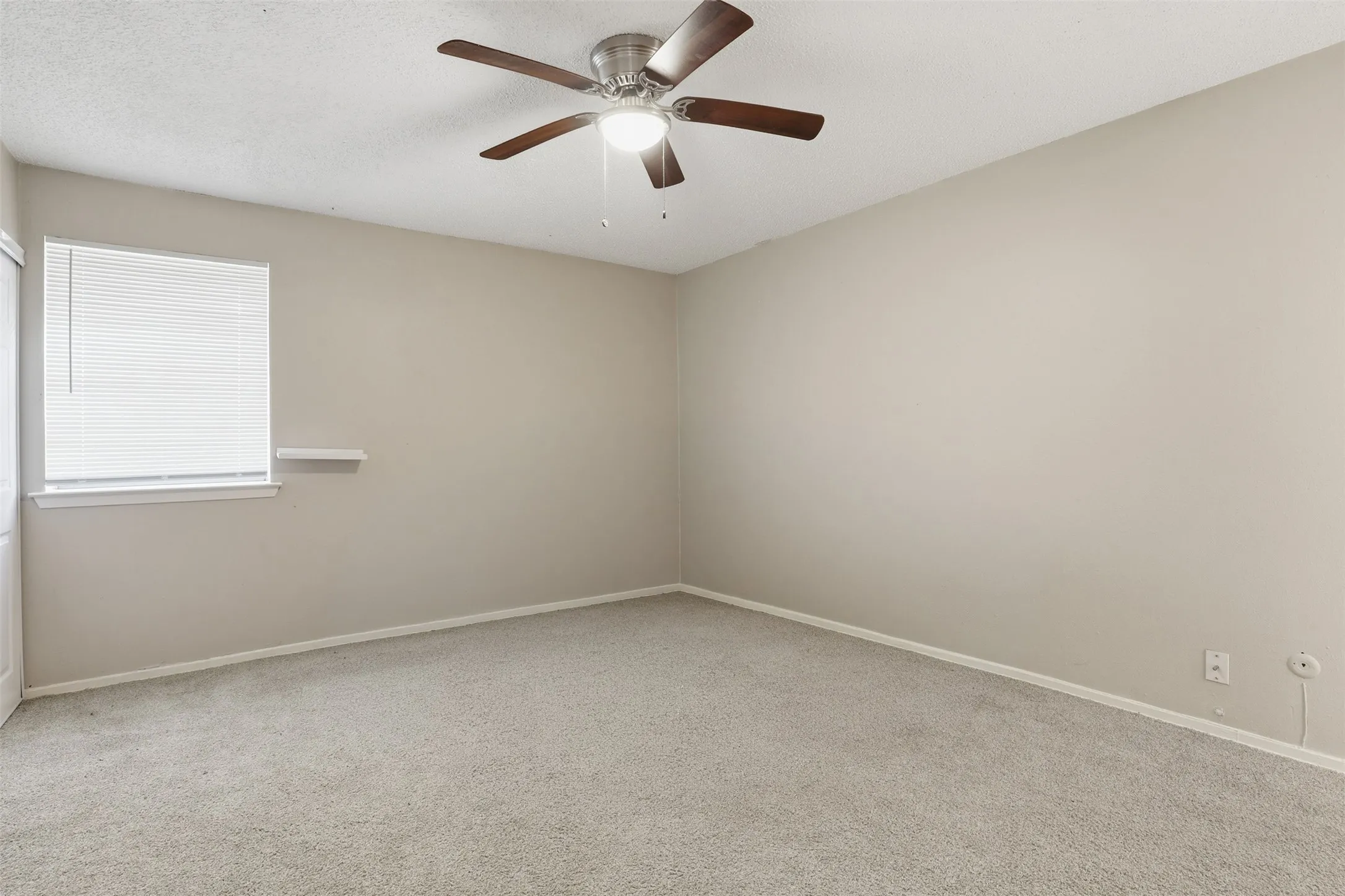 Duplex For Rent in Tarrant County , 6811 Trail Lake Drive, Fort Worth, Texas 76133, 2 Bedroom, 2 Bathroom, Garage spaces, 2,310 Sqft, built in 1970, mls#21291857, Real Estate Agent in Fort Worth, Homes For Rent in Tarrant county, Homes For Rent in Fort Worth, Realtor in Fort Worth Texas, Real Estate Brokerage Independent Realty Texas, Luminita Cordes Realtor