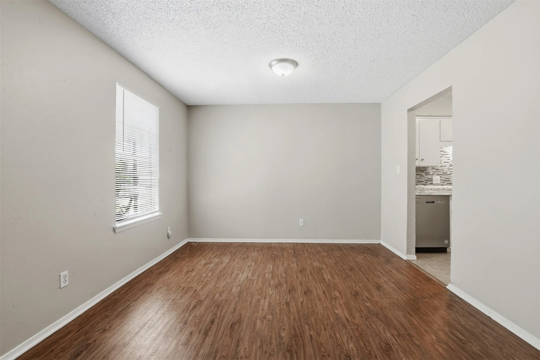 Duplex For Rent in Tarrant County , 6811 Trail Lake Drive, Fort Worth, Texas 76133, 2 Bedroom, 2 Bathroom, Garage spaces, 2,310 Sqft, built in 1970, mls#21291857, Real Estate Agent in Fort Worth, Homes For Rent in Tarrant county, Homes For Rent in Fort Worth, Realtor in Fort Worth Texas, Real Estate Brokerage Independent Realty Texas, Luminita Cordes Realtor
