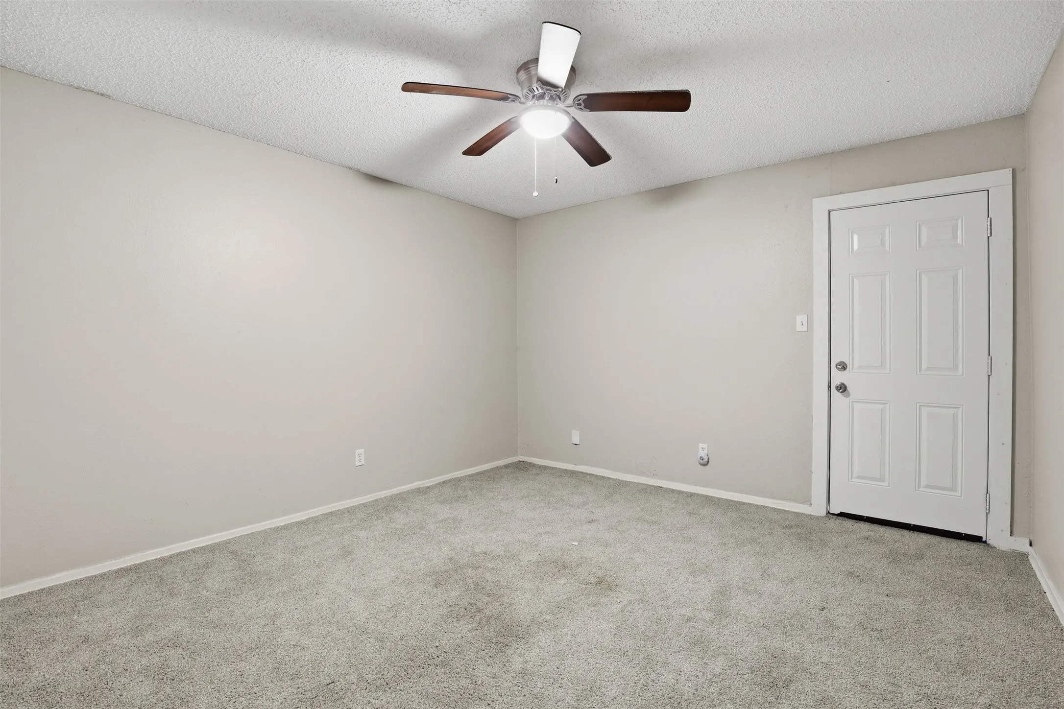 Duplex For Rent in Tarrant County , 6811 Trail Lake Drive, Fort Worth, Texas 76133, 2 Bedroom, 2 Bathroom, Garage spaces, 2,310 Sqft, built in 1970, mls#21291857, Real Estate Agent in Fort Worth, Homes For Rent in Tarrant county, Homes For Rent in Fort Worth, Realtor in Fort Worth Texas, Real Estate Brokerage Independent Realty Texas, Luminita Cordes Realtor