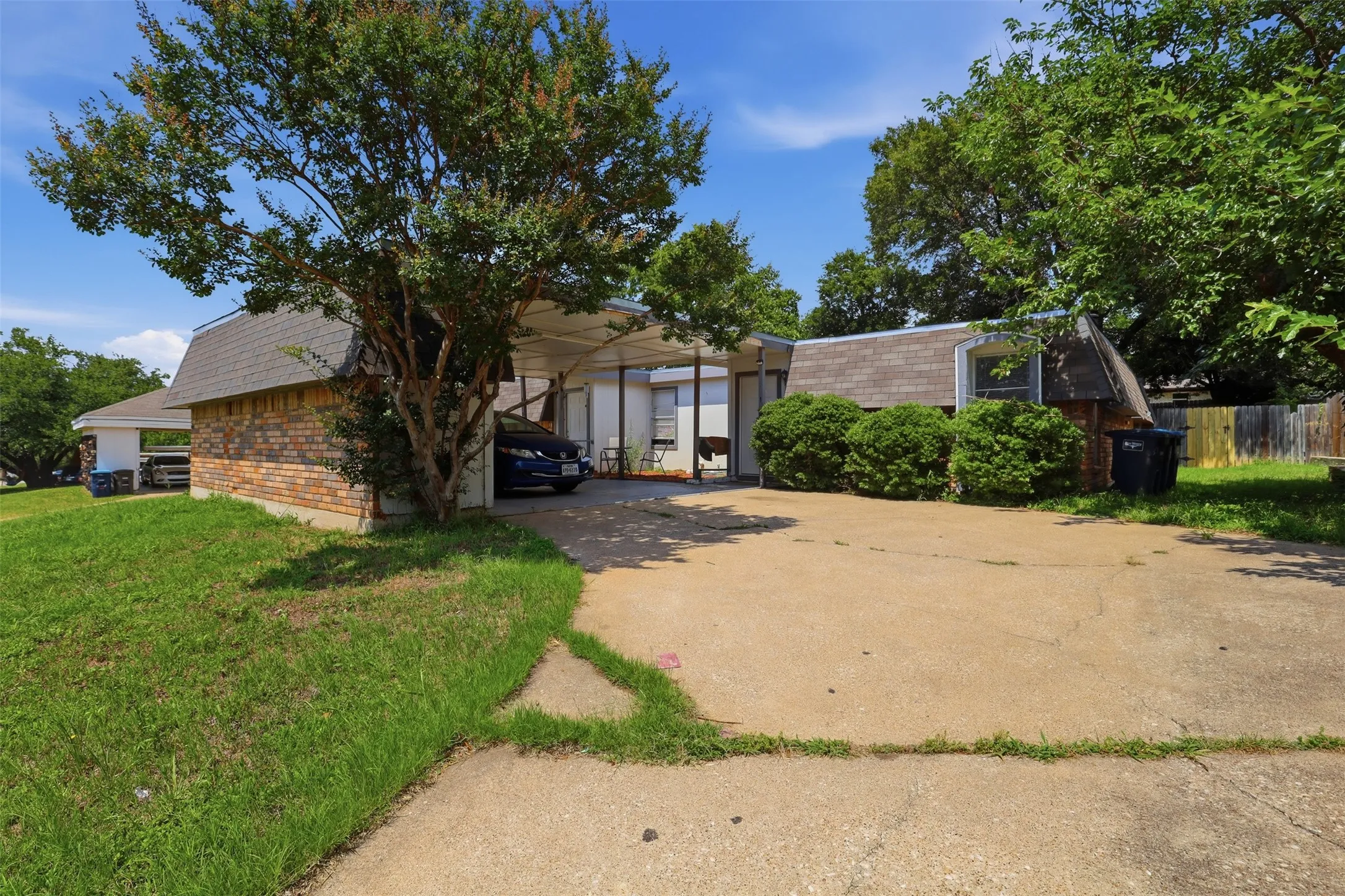 Duplex For Rent in Tarrant County , 6811 Trail Lake Drive, Fort Worth, Texas 76133, 2 Bedroom, 2 Bathroom, Garage spaces, 2,310 Sqft, built in 1970, mls#21291857, Real Estate Agent in Fort Worth, Homes For Rent in Tarrant county, Homes For Rent in Fort Worth, Realtor in Fort Worth Texas, Real Estate Brokerage Independent Realty Texas, Luminita Cordes Realtor