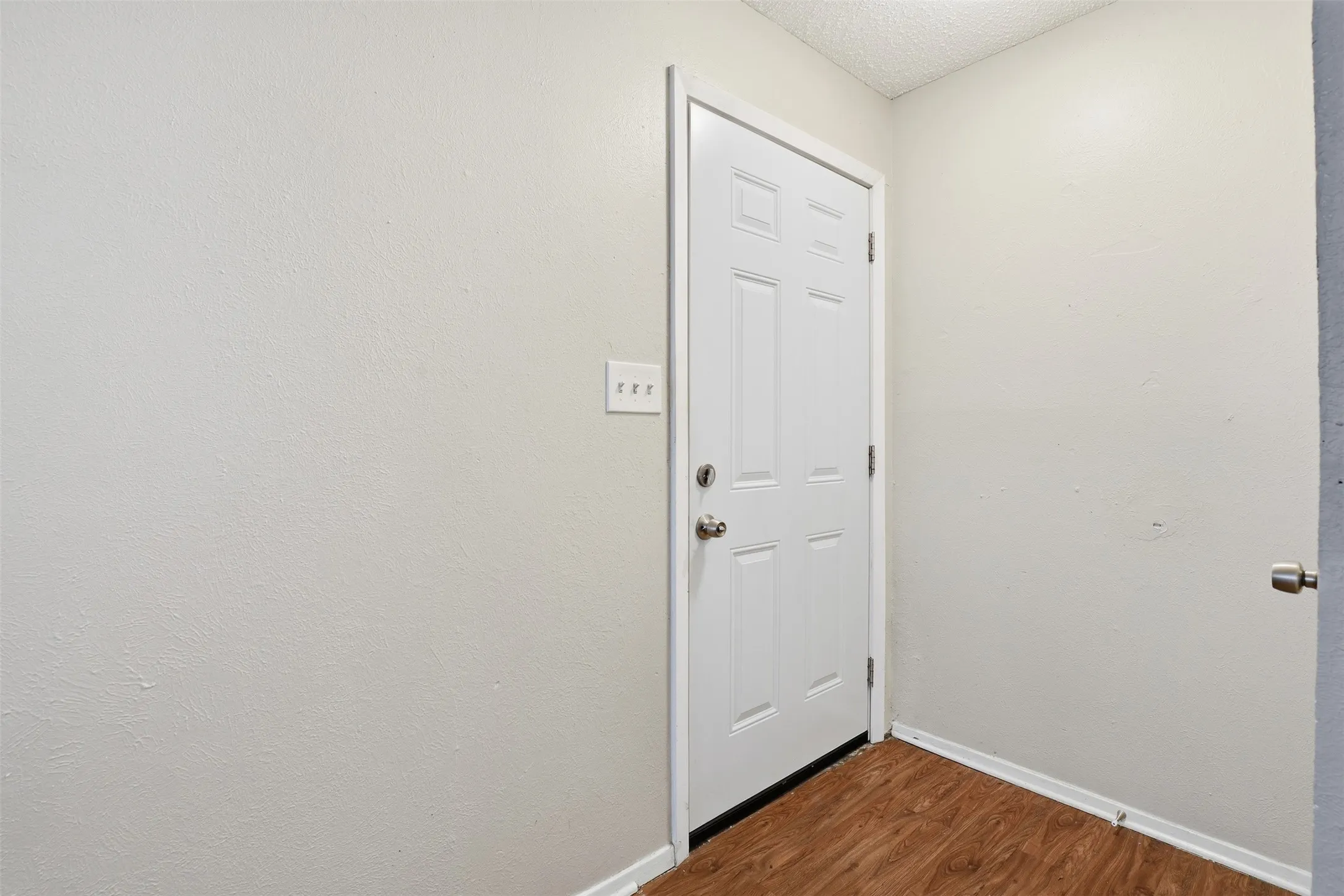 Duplex For Rent in Tarrant County , 6811 Trail Lake Drive, Fort Worth, Texas 76133, 2 Bedroom, 2 Bathroom, Garage spaces, 2,310 Sqft, built in 1970, mls#21291857, Real Estate Agent in Fort Worth, Homes For Rent in Tarrant county, Homes For Rent in Fort Worth, Realtor in Fort Worth Texas, Real Estate Brokerage Independent Realty Texas, Luminita Cordes Realtor