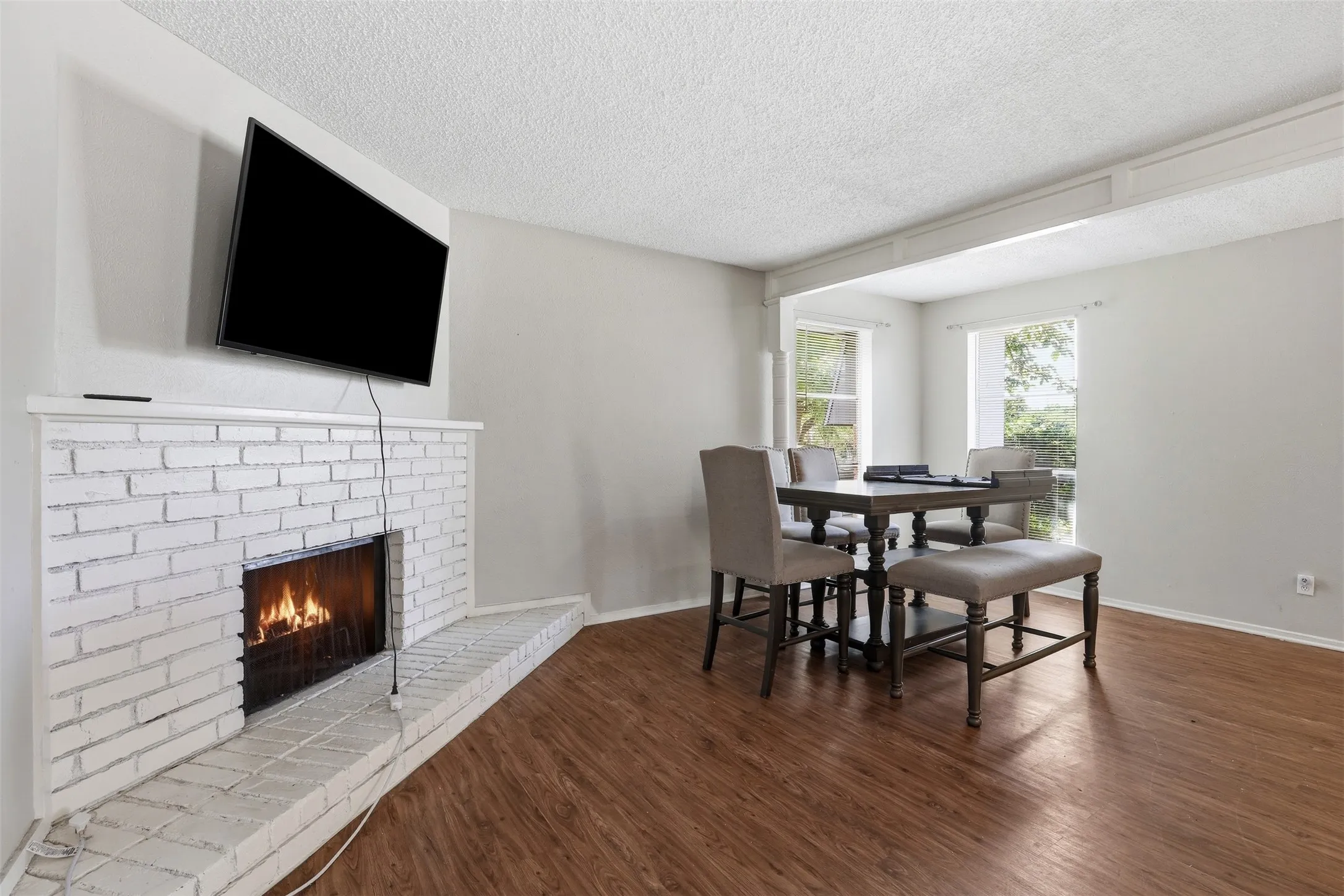 Duplex For Rent in Tarrant County , 6811 Trail Lake Drive, Fort Worth, Texas 76133, 2 Bedroom, 2 Bathroom, Garage spaces, 2,310 Sqft, built in 1970, mls#21291857, Real Estate Agent in Fort Worth, Homes For Rent in Tarrant county, Homes For Rent in Fort Worth, Realtor in Fort Worth Texas, Real Estate Brokerage Independent Realty Texas, Luminita Cordes Realtor
