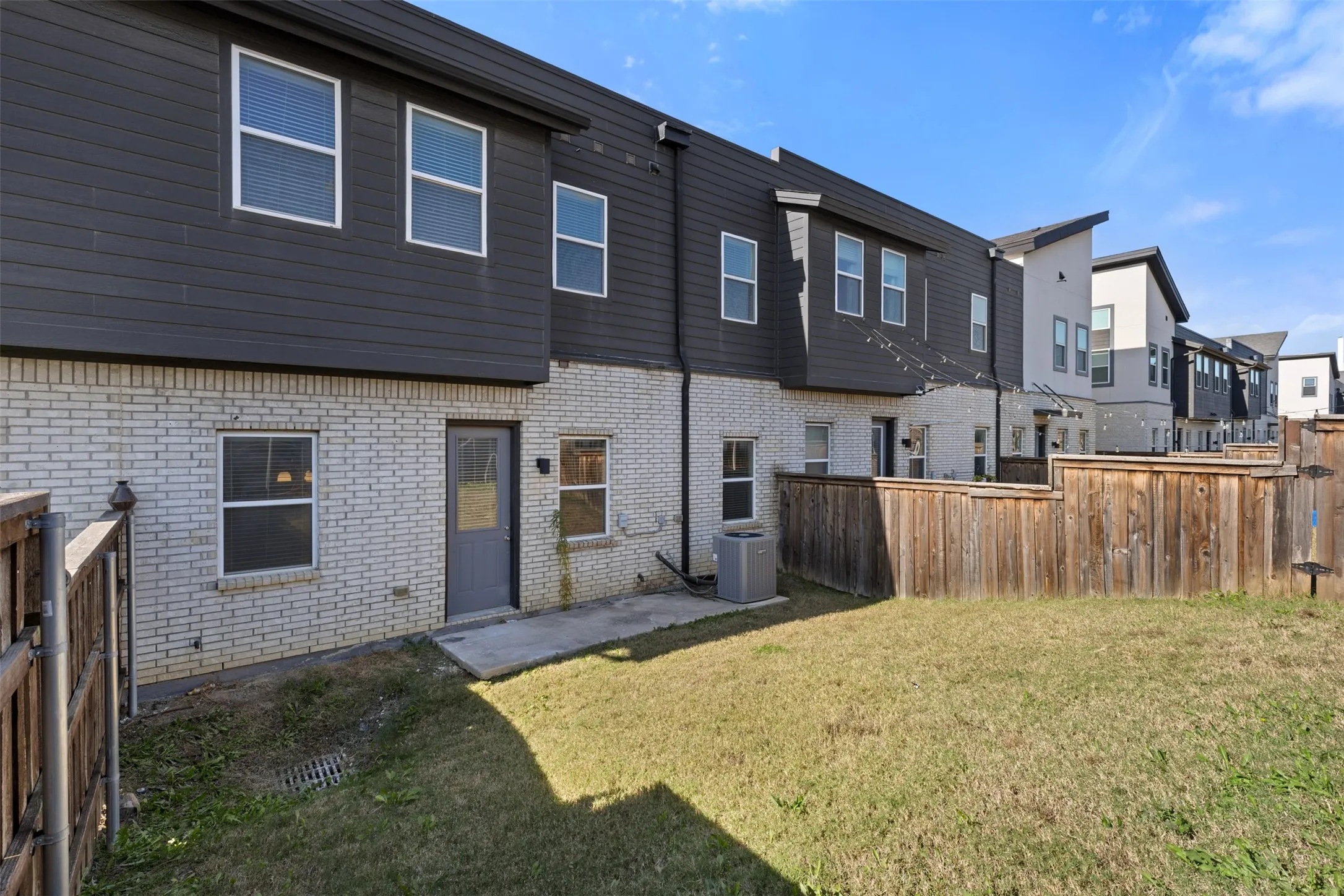 Townhouse For Sale in Dallas County , 1904 Bethlehem Street, Irving, Texas 75061, 3 Bedroom, 3 Bathroom, 2 Garage spaces, 1,933 Sqft, built in 2019, mls#21287539, Real Estate Agent in Irving, Homes For Sale in Dallas county, Homes For Sale in Irving, Realtor in Irving Texas, Real Estate Brokerage Independent Realty Texas, Luminita Cordes Realtor