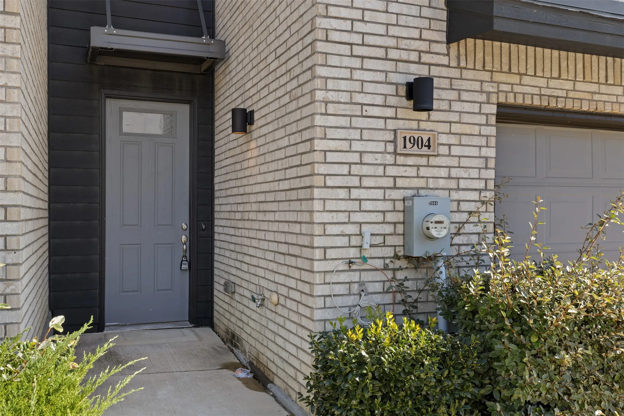 Townhouse For Sale in Dallas County , 1904 Bethlehem Street, Irving, Texas 75061, 3 Bedroom, 3 Bathroom, 2 Garage spaces, 1,933 Sqft, built in 2019, mls#21287539, Real Estate Agent in Irving, Homes For Sale in Dallas county, Homes For Sale in Irving, Realtor in Irving Texas, Real Estate Brokerage Independent Realty Texas, Luminita Cordes Realtor
