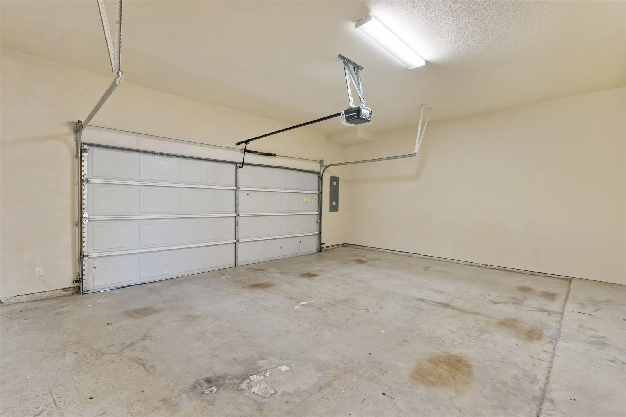Townhouse For Sale in Dallas County , 1904 Bethlehem Street, Irving, Texas 75061, 3 Bedroom, 3 Bathroom, 2 Garage spaces, 1,933 Sqft, built in 2019, mls#21287539, Real Estate Agent in Irving, Homes For Sale in Dallas county, Homes For Sale in Irving, Realtor in Irving Texas, Real Estate Brokerage Independent Realty Texas, Luminita Cordes Realtor