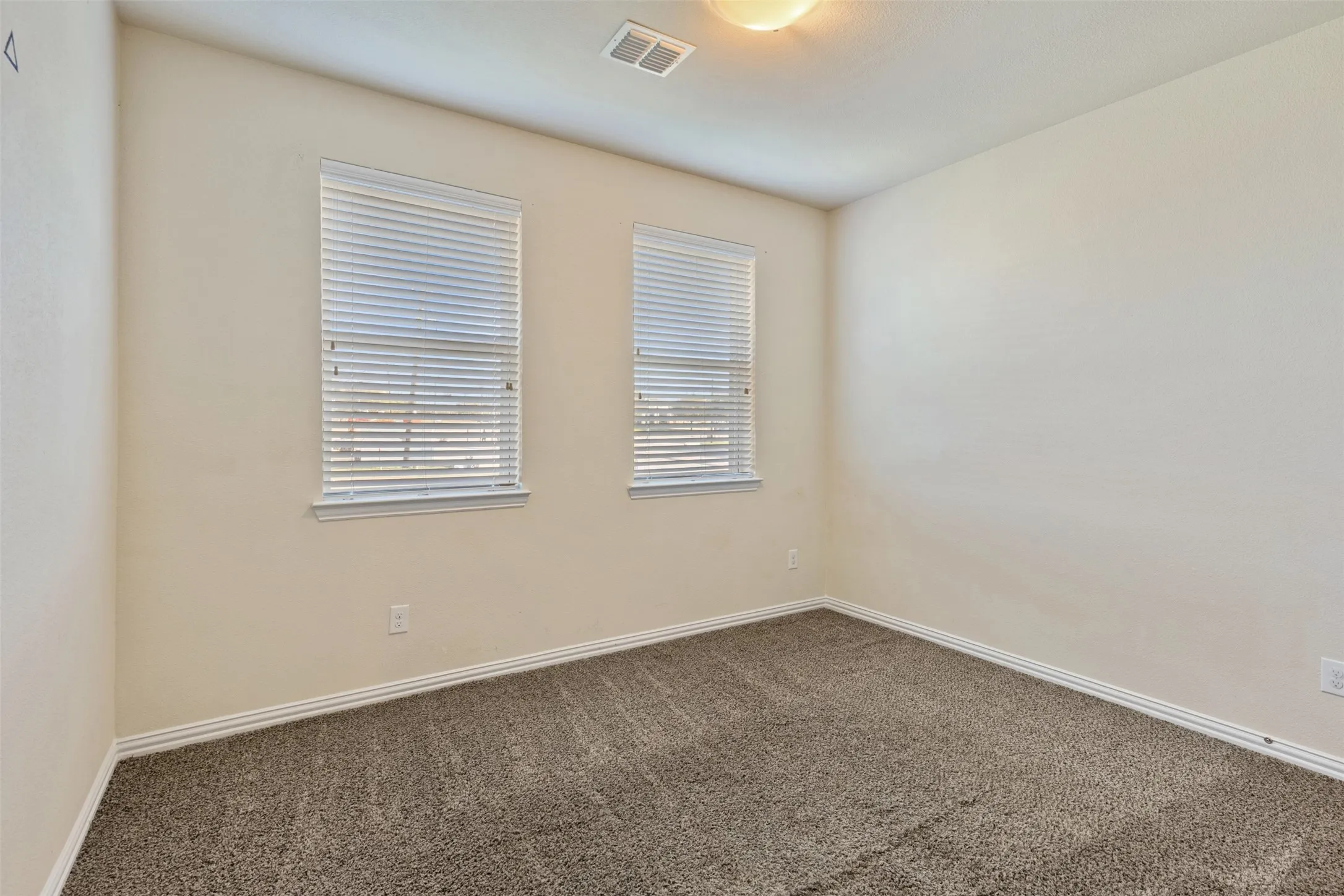 Townhouse For Sale in Dallas County , 1904 Bethlehem Street, Irving, Texas 75061, 3 Bedroom, 3 Bathroom, 2 Garage spaces, 1,933 Sqft, built in 2019, mls#21287539, Real Estate Agent in Irving, Homes For Sale in Dallas county, Homes For Sale in Irving, Realtor in Irving Texas, Real Estate Brokerage Independent Realty Texas, Luminita Cordes Realtor