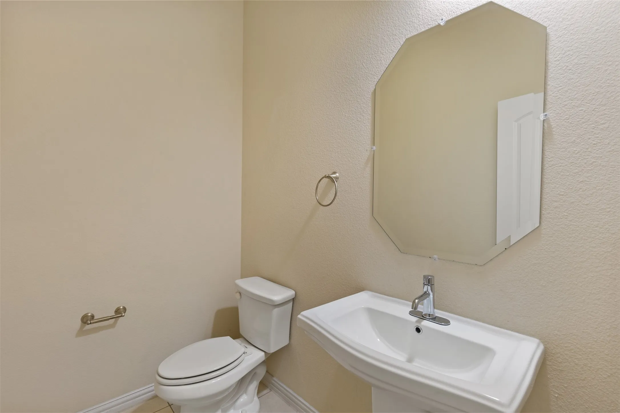 Townhouse For Sale in Dallas County , 1904 Bethlehem Street, Irving, Texas 75061, 3 Bedroom, 3 Bathroom, 2 Garage spaces, 1,933 Sqft, built in 2019, mls#21287539, Real Estate Agent in Irving, Homes For Sale in Dallas county, Homes For Sale in Irving, Realtor in Irving Texas, Real Estate Brokerage Independent Realty Texas, Luminita Cordes Realtor