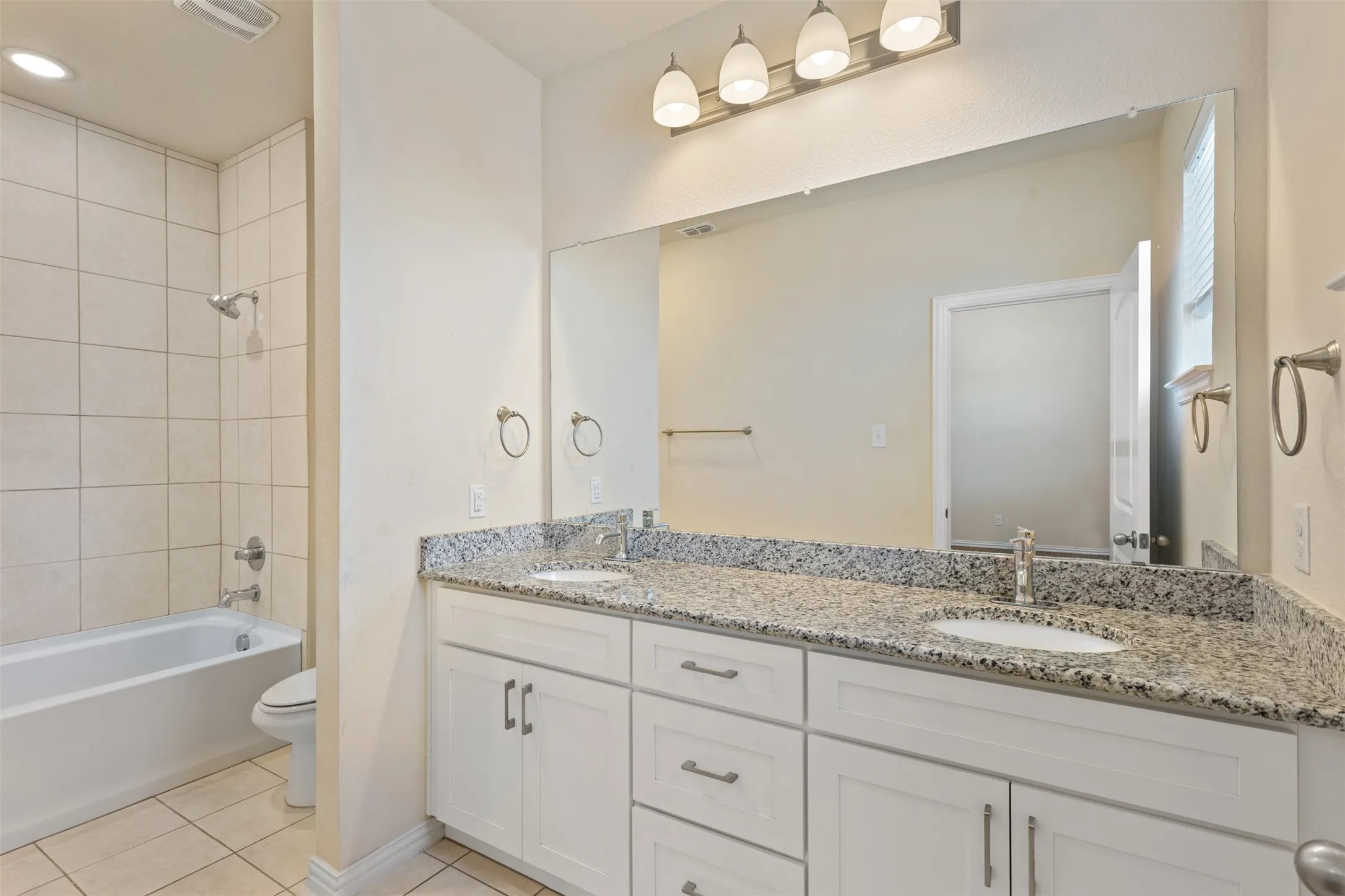 Townhouse For Sale in Dallas County , 1904 Bethlehem Street, Irving, Texas 75061, 3 Bedroom, 3 Bathroom, 2 Garage spaces, 1,933 Sqft, built in 2019, mls#21287539, Real Estate Agent in Irving, Homes For Sale in Dallas county, Homes For Sale in Irving, Realtor in Irving Texas, Real Estate Brokerage Independent Realty Texas, Luminita Cordes Realtor
