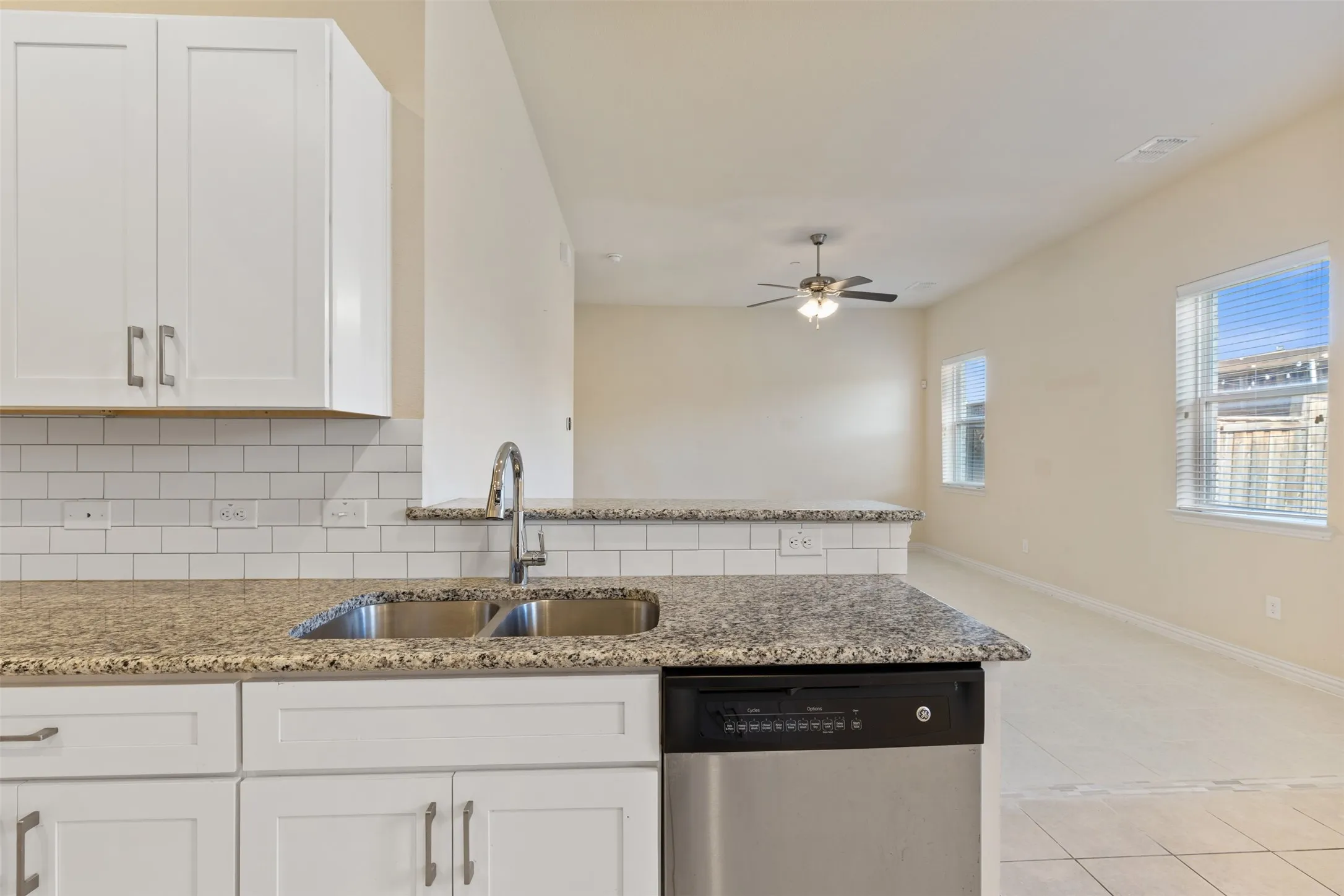 Townhouse For Sale in Dallas County , 1904 Bethlehem Street, Irving, Texas 75061, 3 Bedroom, 3 Bathroom, 2 Garage spaces, 1,933 Sqft, built in 2019, mls#21287539, Real Estate Agent in Irving, Homes For Sale in Dallas county, Homes For Sale in Irving, Realtor in Irving Texas, Real Estate Brokerage Independent Realty Texas, Luminita Cordes Realtor