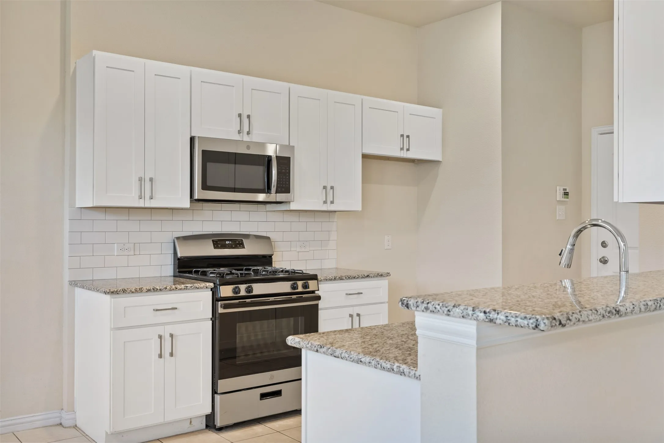 Townhouse For Sale in Dallas County , 1904 Bethlehem Street, Irving, Texas 75061, 3 Bedroom, 3 Bathroom, 2 Garage spaces, 1,933 Sqft, built in 2019, mls#21287539, Real Estate Agent in Irving, Homes For Sale in Dallas county, Homes For Sale in Irving, Realtor in Irving Texas, Real Estate Brokerage Independent Realty Texas, Luminita Cordes Realtor