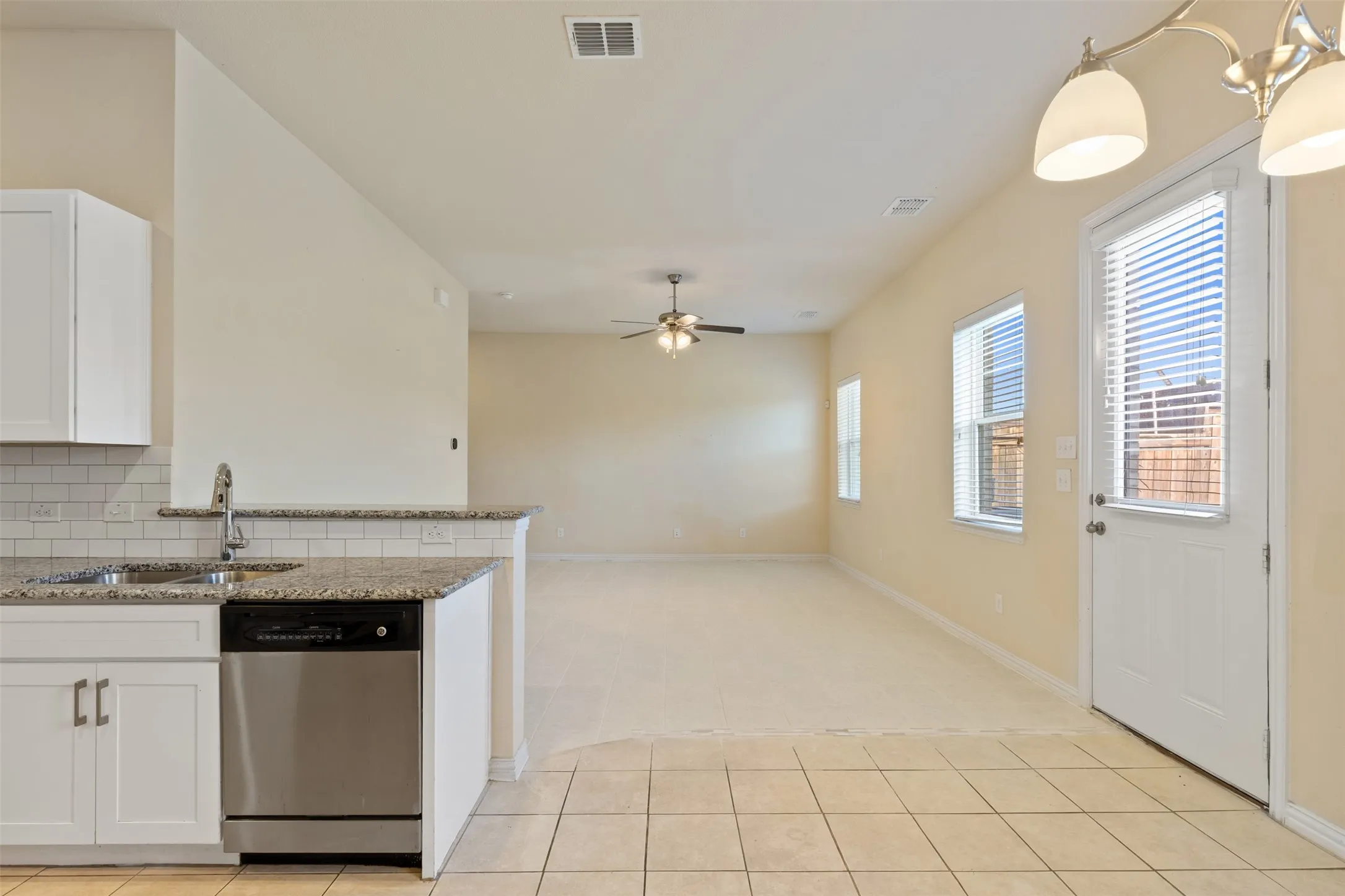 Townhouse For Sale in Dallas County , 1904 Bethlehem Street, Irving, Texas 75061, 3 Bedroom, 3 Bathroom, 2 Garage spaces, 1,933 Sqft, built in 2019, mls#21287539, Real Estate Agent in Irving, Homes For Sale in Dallas county, Homes For Sale in Irving, Realtor in Irving Texas, Real Estate Brokerage Independent Realty Texas, Luminita Cordes Realtor