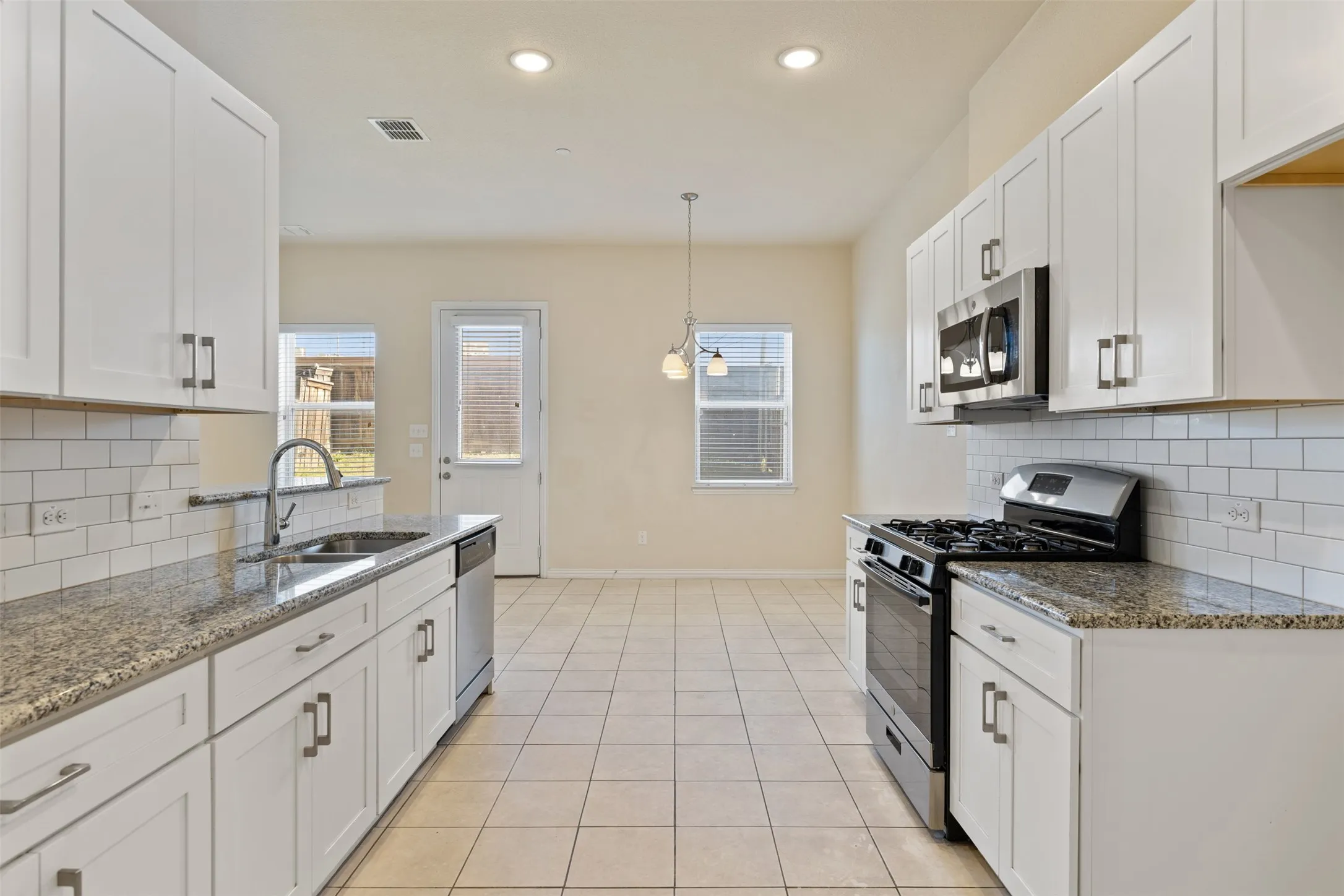 Townhouse For Sale in Dallas County , 1904 Bethlehem Street, Irving, Texas 75061, 3 Bedroom, 3 Bathroom, 2 Garage spaces, 1,933 Sqft, built in 2019, mls#21287539, Real Estate Agent in Irving, Homes For Sale in Dallas county, Homes For Sale in Irving, Realtor in Irving Texas, Real Estate Brokerage Independent Realty Texas, Luminita Cordes Realtor