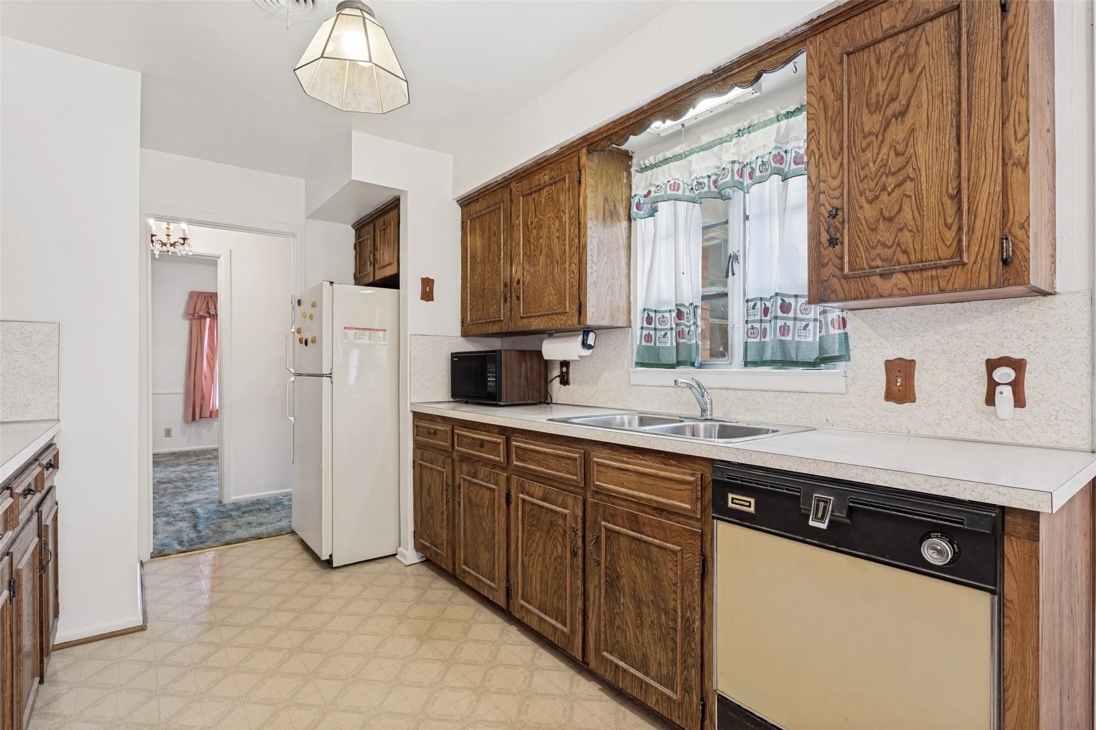 Single Family Residence For Sale in Dallas County , 422 W Daugherty Drive, Garland, Texas 75041, 3 Bedroom, 1 Bathroom, 2 Garage spaces, 1,078 Sqft, built in 1955, mls#21289245, Real Estate Agent in Garland, Homes For Sale in Dallas county, Homes For Sale in Garland, Realtor in Garland Texas, Real Estate Brokerage Independent Realty Texas, Luminita Cordes Realtor
