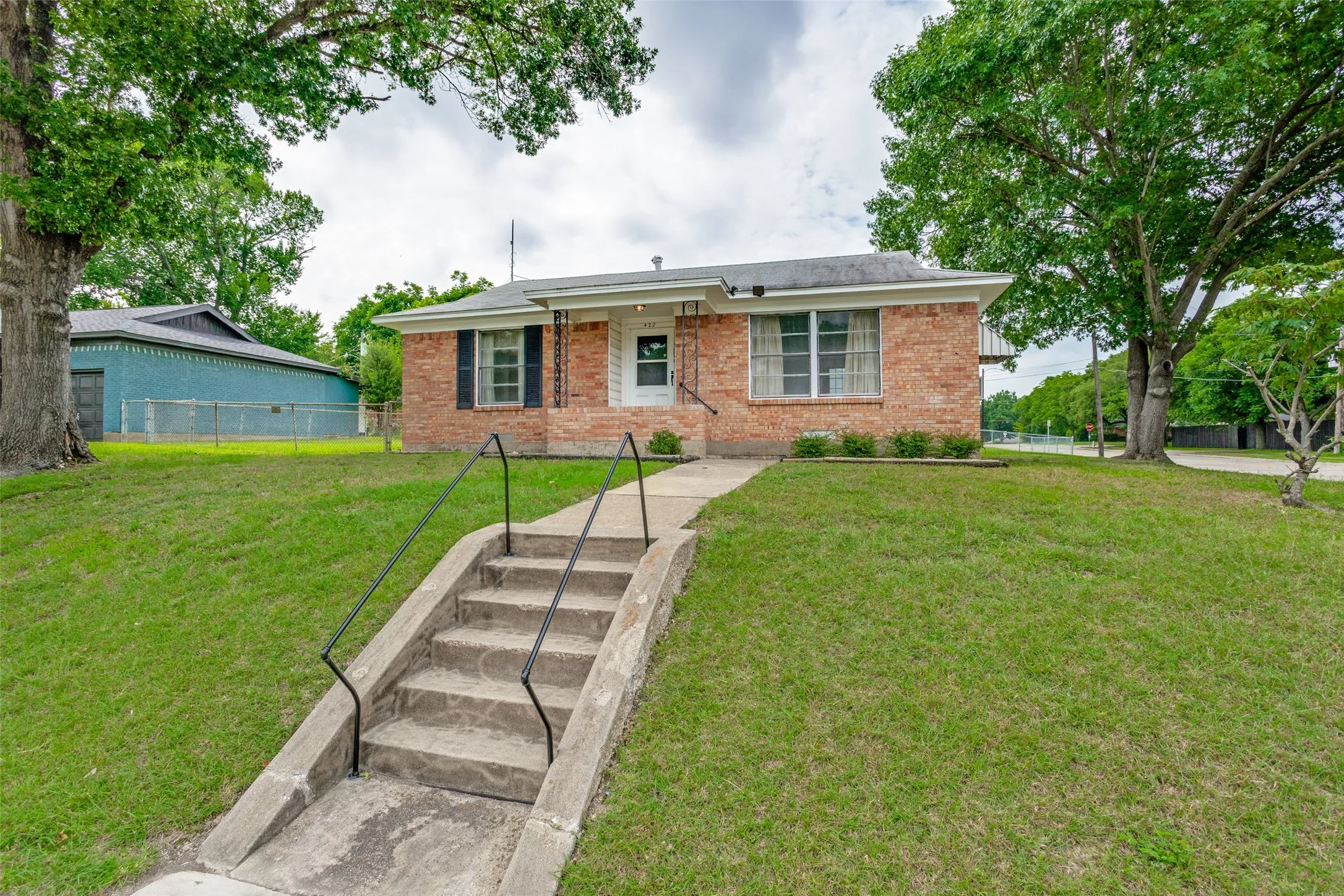 Single Family Residence For Sale in Dallas County , 422 W Daugherty Drive, Garland, Texas 75041, 3 Bedroom, 1 Bathroom, 2 Garage spaces, 1,078 Sqft, built in 1955, mls#21289245, Real Estate Agent in Garland, Homes For Sale in Dallas county, Homes For Sale in Garland, Realtor in Garland Texas, Real Estate Brokerage Independent Realty Texas, Luminita Cordes Realtor