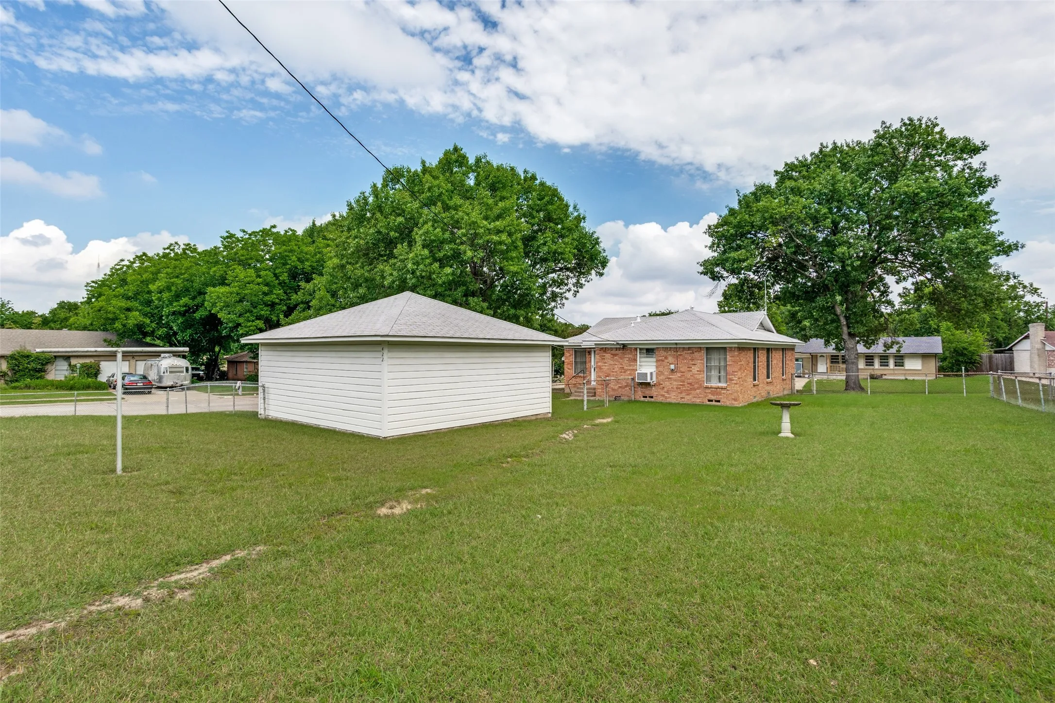 Single Family Residence For Sale in Dallas County , 422 W Daugherty Drive, Garland, Texas 75041, 3 Bedroom, 1 Bathroom, 2 Garage spaces, 1,078 Sqft, built in 1955, mls#21289245, Real Estate Agent in Garland, Homes For Sale in Dallas county, Homes For Sale in Garland, Realtor in Garland Texas, Real Estate Brokerage Independent Realty Texas, Luminita Cordes Realtor