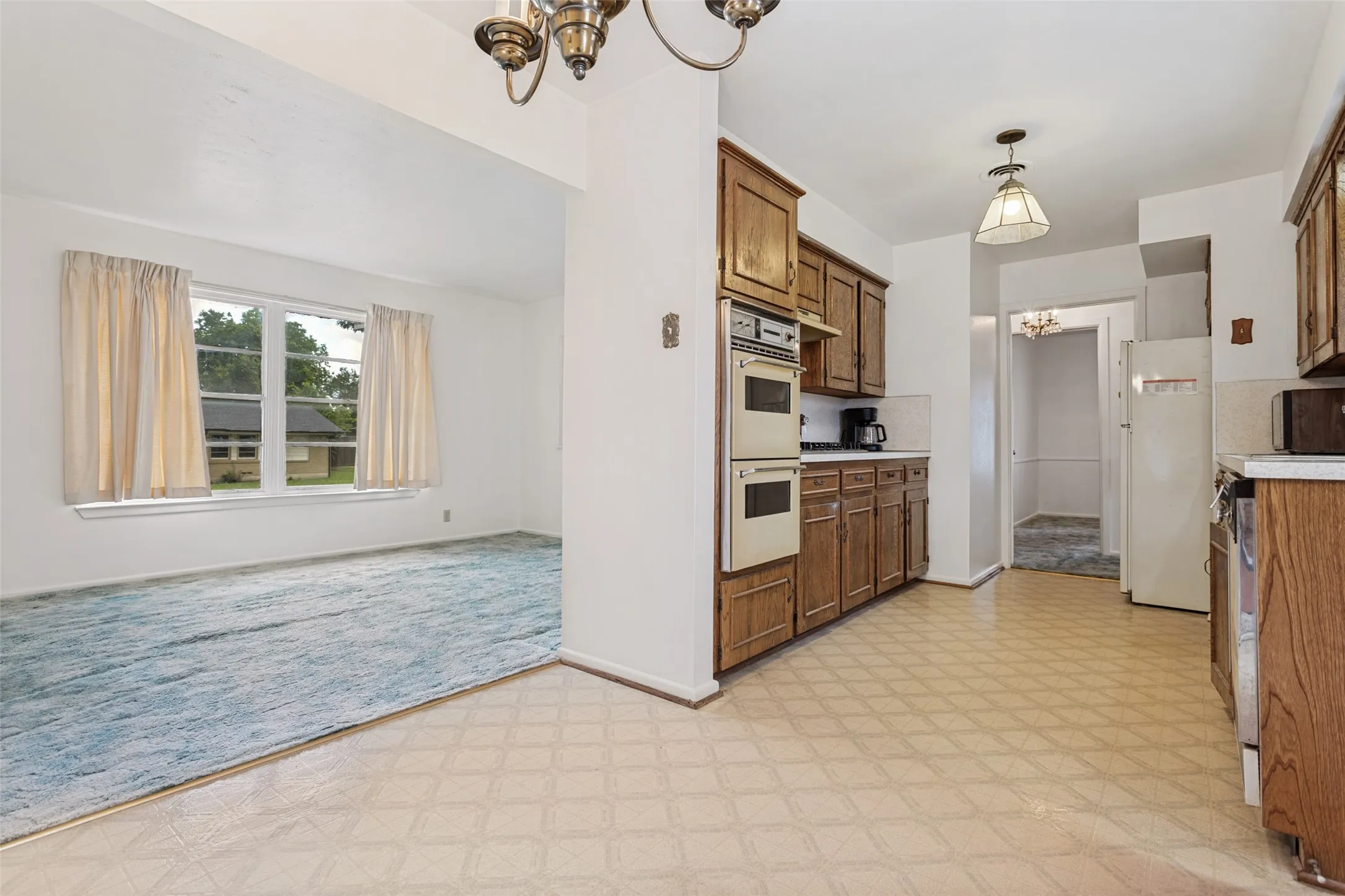Single Family Residence For Sale in Dallas County , 422 W Daugherty Drive, Garland, Texas 75041, 3 Bedroom, 1 Bathroom, 2 Garage spaces, 1,078 Sqft, built in 1955, mls#21289245, Real Estate Agent in Garland, Homes For Sale in Dallas county, Homes For Sale in Garland, Realtor in Garland Texas, Real Estate Brokerage Independent Realty Texas, Luminita Cordes Realtor