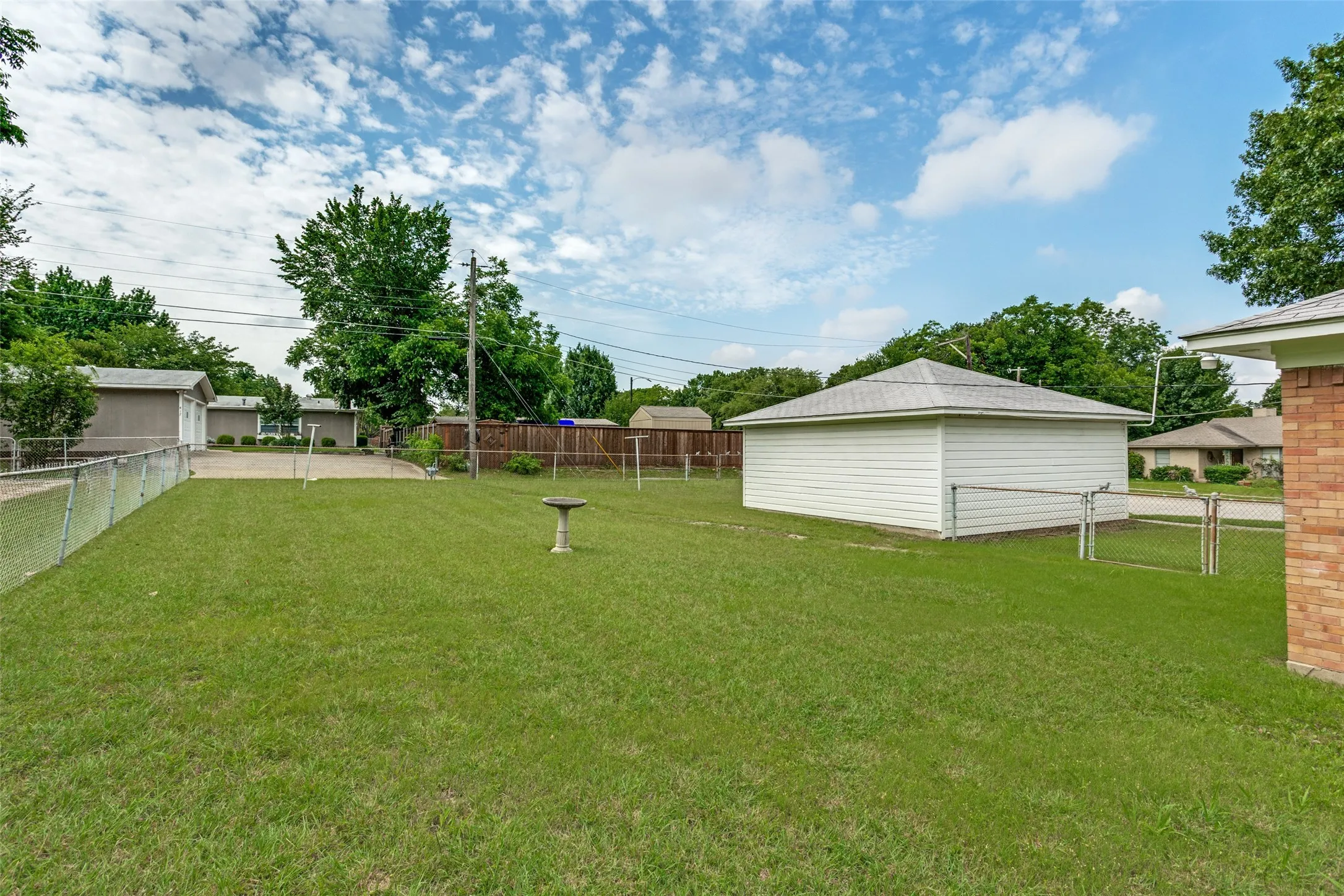 Single Family Residence For Sale in Dallas County , 422 W Daugherty Drive, Garland, Texas 75041, 3 Bedroom, 1 Bathroom, 2 Garage spaces, 1,078 Sqft, built in 1955, mls#21289245, Real Estate Agent in Garland, Homes For Sale in Dallas county, Homes For Sale in Garland, Realtor in Garland Texas, Real Estate Brokerage Independent Realty Texas, Luminita Cordes Realtor