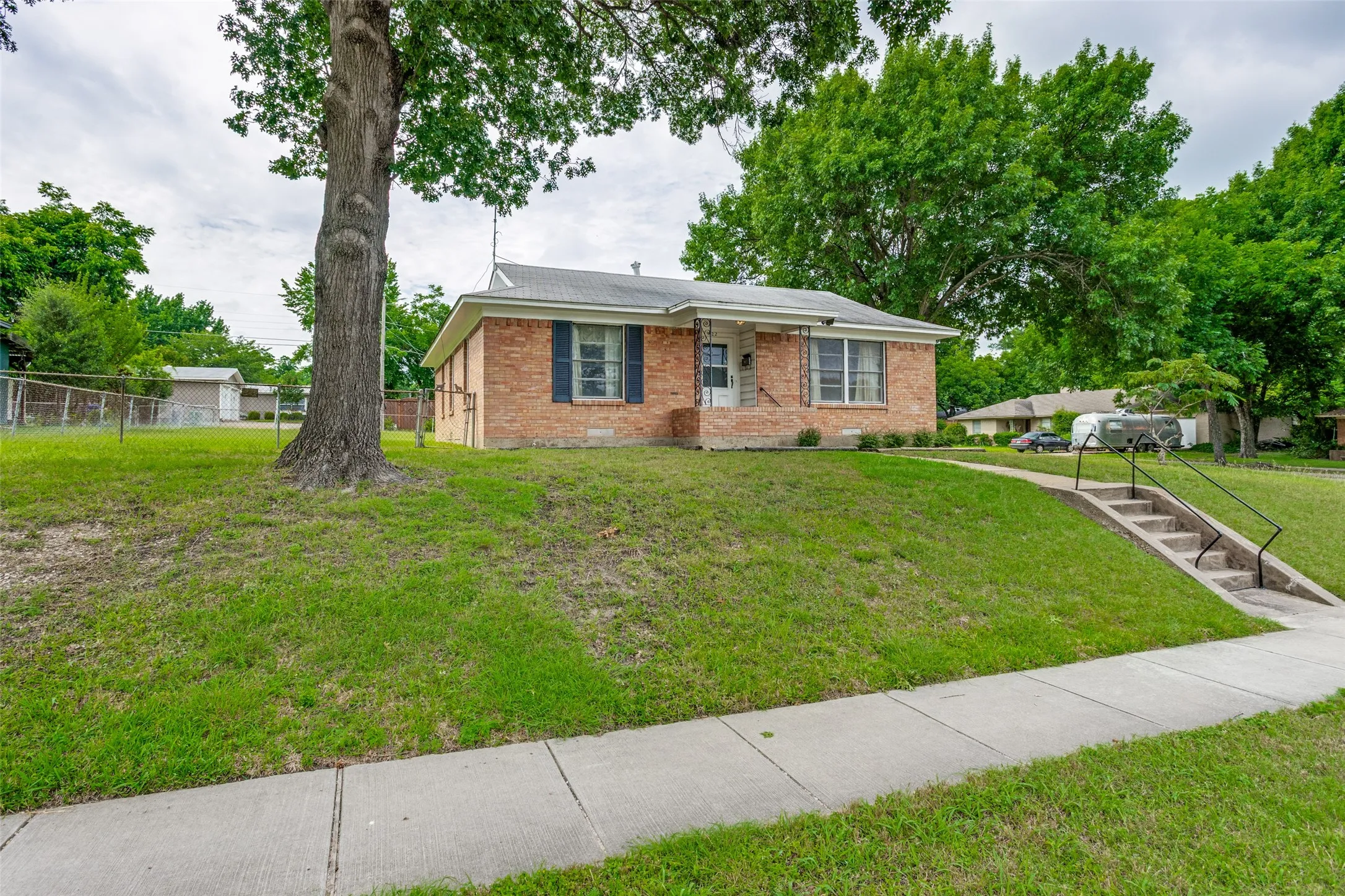Single Family Residence For Sale in Dallas County , 422 W Daugherty Drive, Garland, Texas 75041, 3 Bedroom, 1 Bathroom, 2 Garage spaces, 1,078 Sqft, built in 1955, mls#21289245, Real Estate Agent in Garland, Homes For Sale in Dallas county, Homes For Sale in Garland, Realtor in Garland Texas, Real Estate Brokerage Independent Realty Texas, Luminita Cordes Realtor