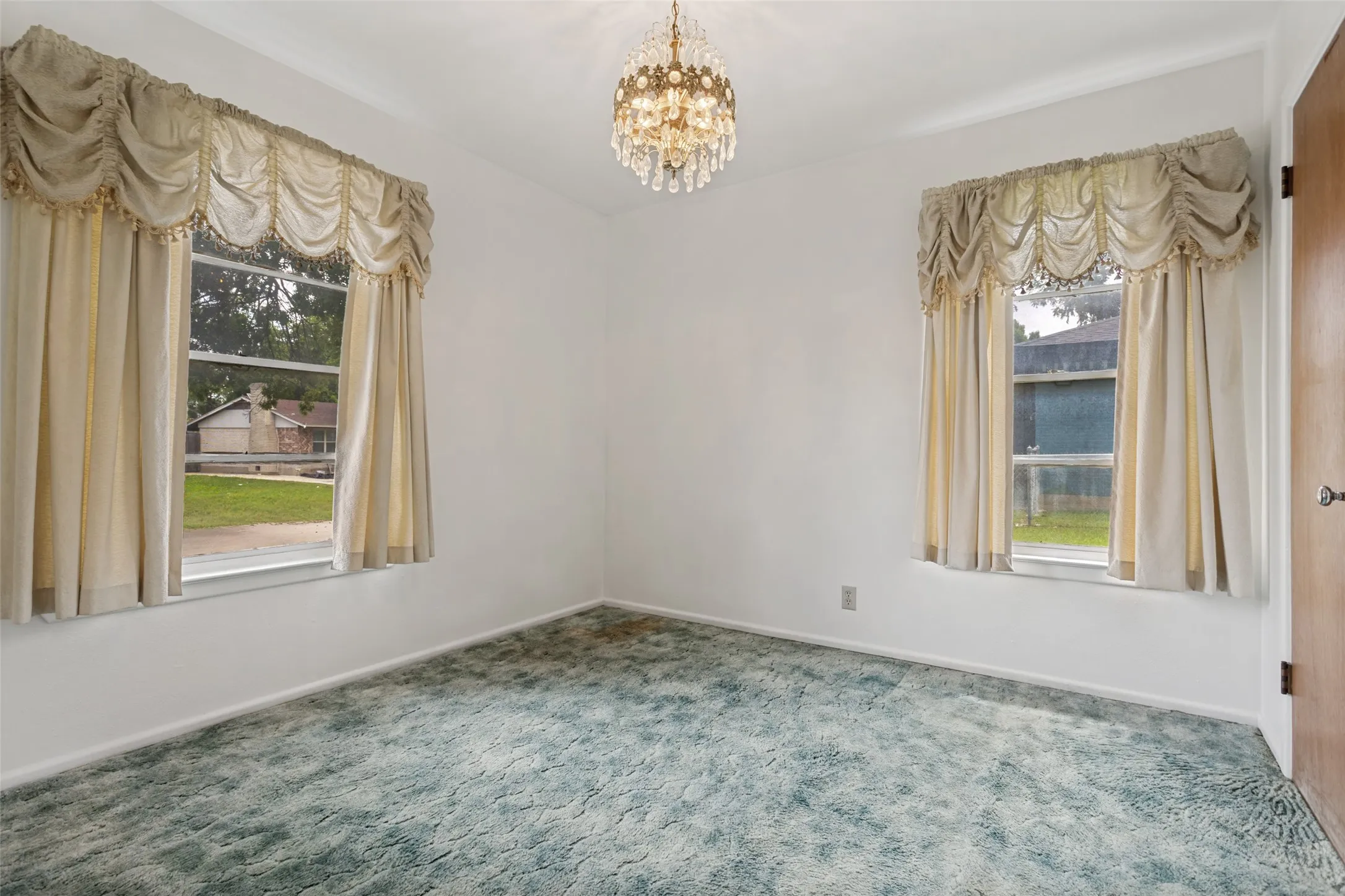 Single Family Residence For Sale in Dallas County , 422 W Daugherty Drive, Garland, Texas 75041, 3 Bedroom, 1 Bathroom, 2 Garage spaces, 1,078 Sqft, built in 1955, mls#21289245, Real Estate Agent in Garland, Homes For Sale in Dallas county, Homes For Sale in Garland, Realtor in Garland Texas, Real Estate Brokerage Independent Realty Texas, Luminita Cordes Realtor