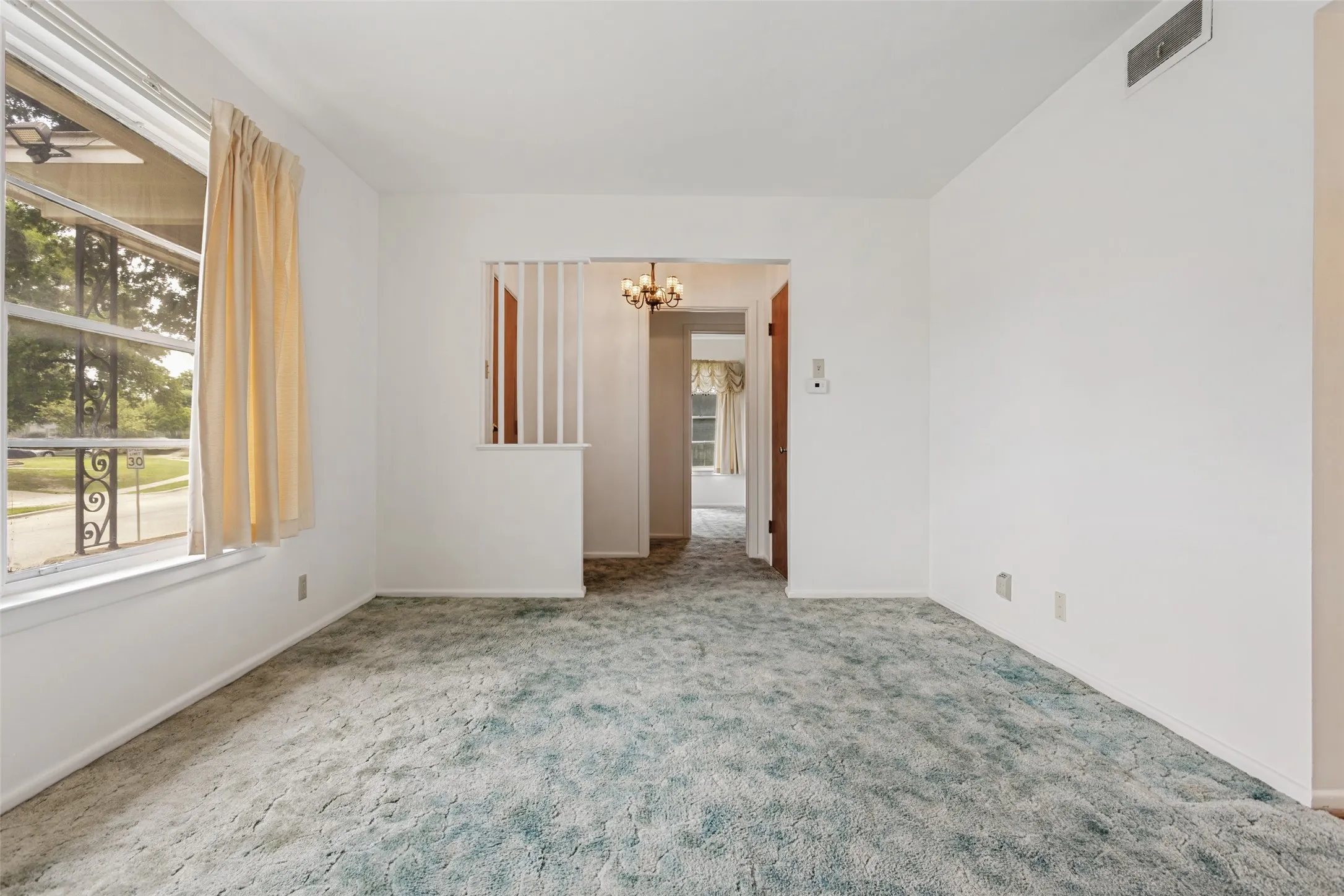 Single Family Residence For Sale in Dallas County , 422 W Daugherty Drive, Garland, Texas 75041, 3 Bedroom, 1 Bathroom, 2 Garage spaces, 1,078 Sqft, built in 1955, mls#21289245, Real Estate Agent in Garland, Homes For Sale in Dallas county, Homes For Sale in Garland, Realtor in Garland Texas, Real Estate Brokerage Independent Realty Texas, Luminita Cordes Realtor
