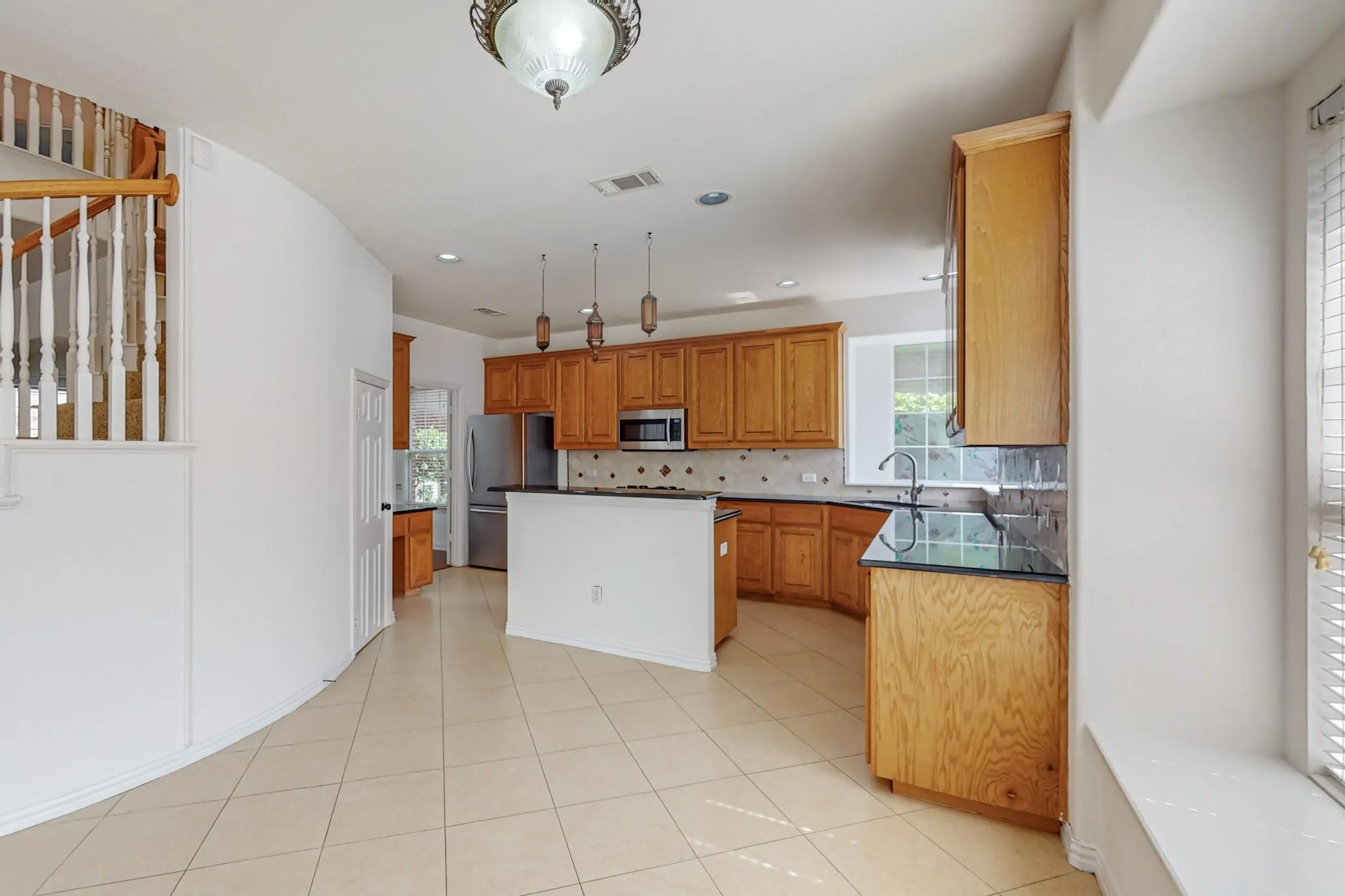 Single Family Residence For Rent in Dallas County , 8609 Rugby Drive, Irving, Texas 75063, 4 Bedroom, 3 Bathroom, 2 Garage spaces, 2,967 Sqft, built in 2003, mls#21291863, Real Estate Agent in Irving, Homes For Rent in Dallas county, Homes For Rent in Irving, Realtor in Irving Texas, Real Estate Brokerage Independent Realty Texas, Luminita Cordes Realtor