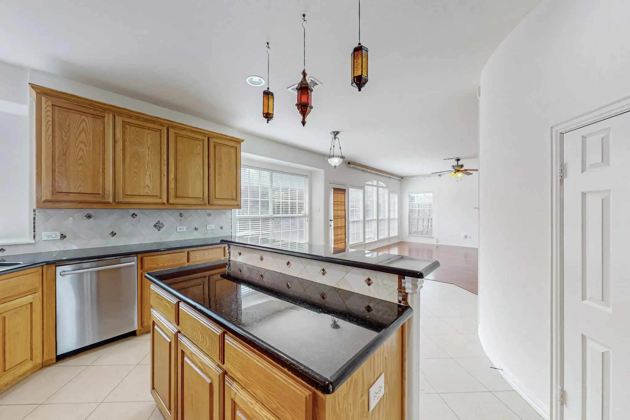 Single Family Residence For Rent in Dallas County , 8609 Rugby Drive, Irving, Texas 75063, 4 Bedroom, 3 Bathroom, 2 Garage spaces, 2,967 Sqft, built in 2003, mls#21291863, Real Estate Agent in Irving, Homes For Rent in Dallas county, Homes For Rent in Irving, Realtor in Irving Texas, Real Estate Brokerage Independent Realty Texas, Luminita Cordes Realtor