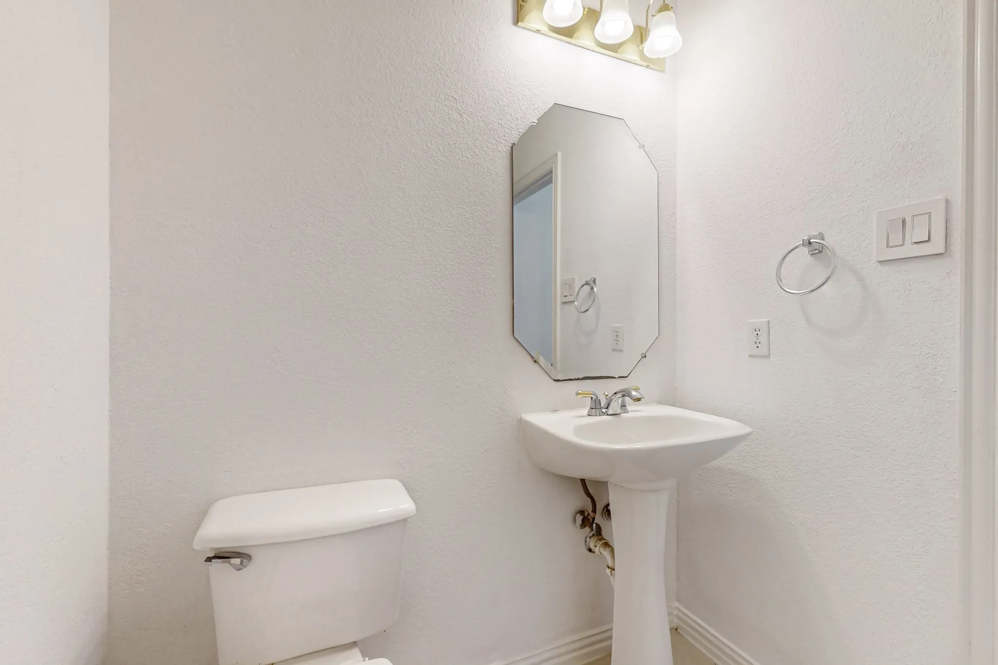 Single Family Residence For Rent in Dallas County , 8609 Rugby Drive, Irving, Texas 75063, 4 Bedroom, 3 Bathroom, 2 Garage spaces, 2,967 Sqft, built in 2003, mls#21291863, Real Estate Agent in Irving, Homes For Rent in Dallas county, Homes For Rent in Irving, Realtor in Irving Texas, Real Estate Brokerage Independent Realty Texas, Luminita Cordes Realtor