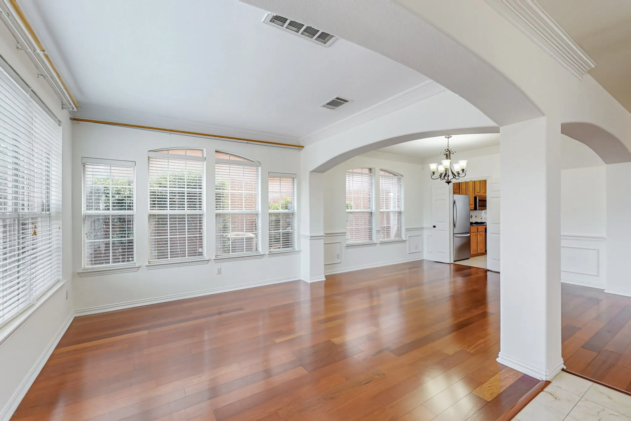 Single Family Residence For Rent in Dallas County , 8609 Rugby Drive, Irving, Texas 75063, 4 Bedroom, 3 Bathroom, 2 Garage spaces, 2,967 Sqft, built in 2003, mls#21291863, Real Estate Agent in Irving, Homes For Rent in Dallas county, Homes For Rent in Irving, Realtor in Irving Texas, Real Estate Brokerage Independent Realty Texas, Luminita Cordes Realtor