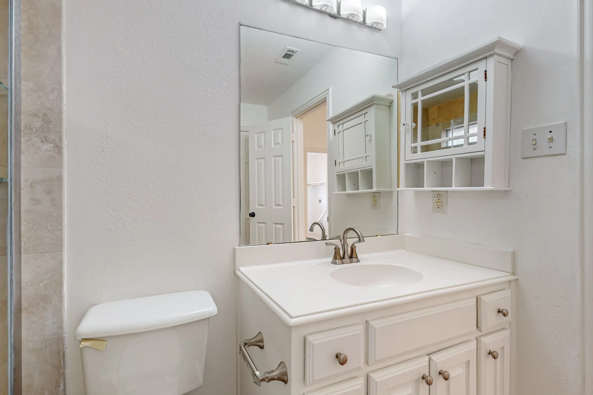 Single Family Residence For Rent in Dallas County , 8609 Rugby Drive, Irving, Texas 75063, 4 Bedroom, 3 Bathroom, 2 Garage spaces, 2,967 Sqft, built in 2003, mls#21291863, Real Estate Agent in Irving, Homes For Rent in Dallas county, Homes For Rent in Irving, Realtor in Irving Texas, Real Estate Brokerage Independent Realty Texas, Luminita Cordes Realtor