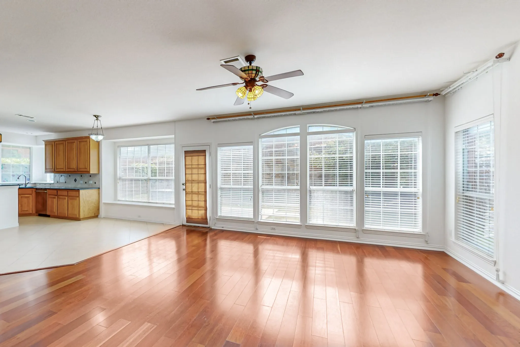 Single Family Residence For Rent in Dallas County , 8609 Rugby Drive, Irving, Texas 75063, 4 Bedroom, 3 Bathroom, 2 Garage spaces, 2,967 Sqft, built in 2003, mls#21291863, Real Estate Agent in Irving, Homes For Rent in Dallas county, Homes For Rent in Irving, Realtor in Irving Texas, Real Estate Brokerage Independent Realty Texas, Luminita Cordes Realtor