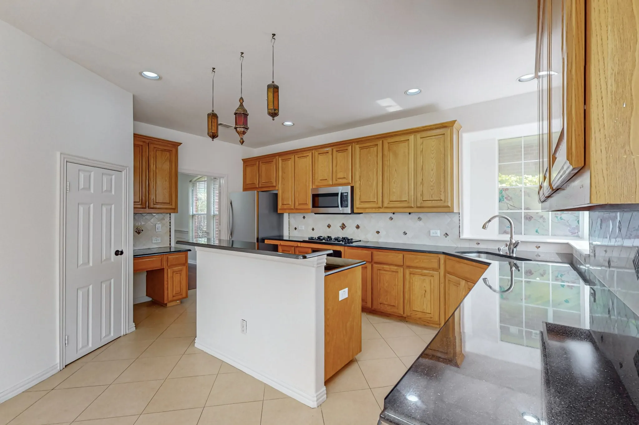 Single Family Residence For Rent in Dallas County , 8609 Rugby Drive, Irving, Texas 75063, 4 Bedroom, 3 Bathroom, 2 Garage spaces, 2,967 Sqft, built in 2003, mls#21291863, Real Estate Agent in Irving, Homes For Rent in Dallas county, Homes For Rent in Irving, Realtor in Irving Texas, Real Estate Brokerage Independent Realty Texas, Luminita Cordes Realtor