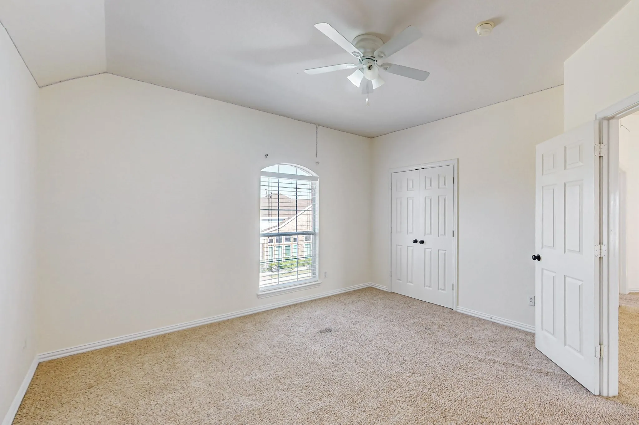 Single Family Residence For Rent in Dallas County , 8609 Rugby Drive, Irving, Texas 75063, 4 Bedroom, 3 Bathroom, 2 Garage spaces, 2,967 Sqft, built in 2003, mls#21291863, Real Estate Agent in Irving, Homes For Rent in Dallas county, Homes For Rent in Irving, Realtor in Irving Texas, Real Estate Brokerage Independent Realty Texas, Luminita Cordes Realtor