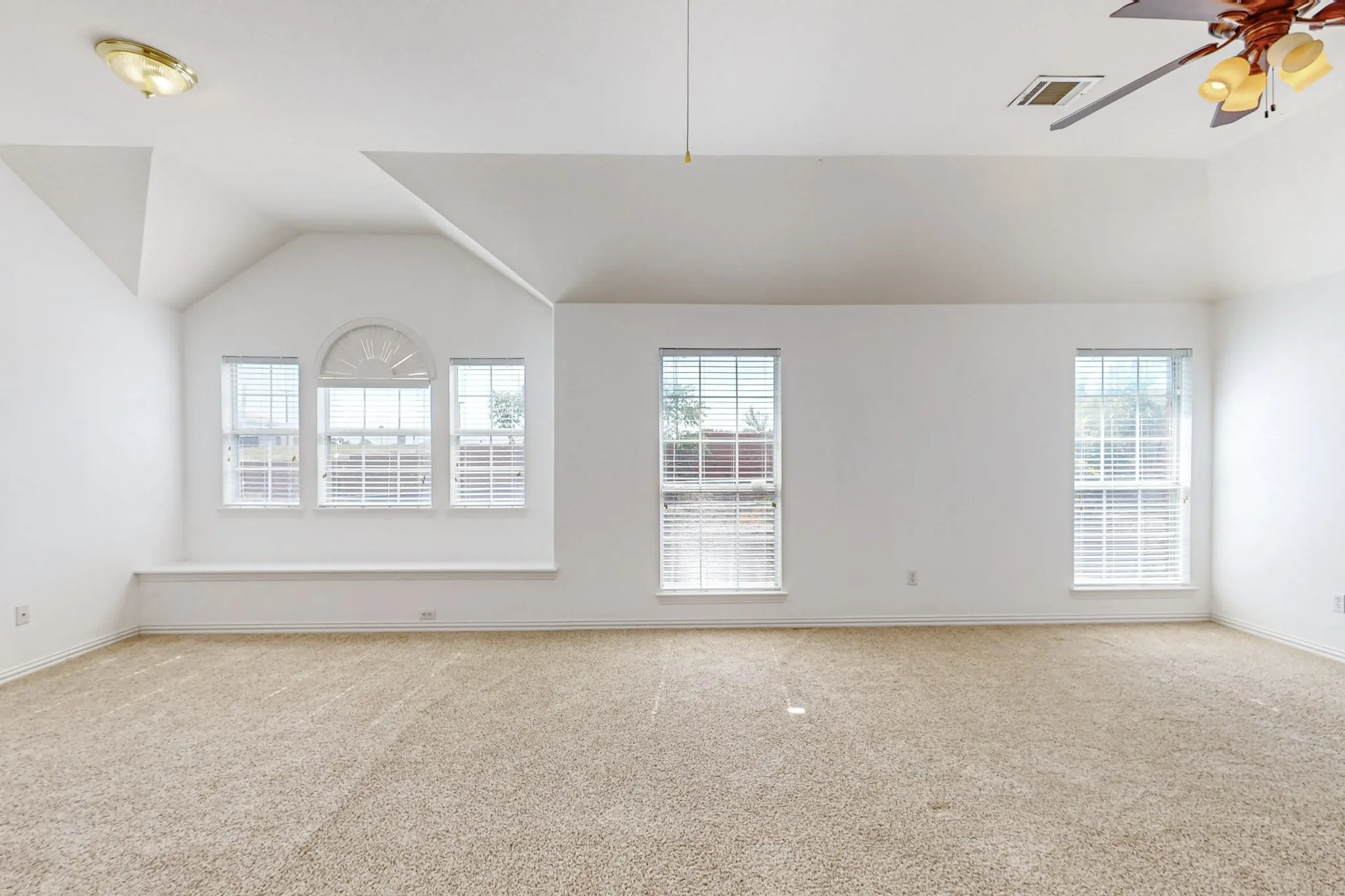 Single Family Residence For Rent in Dallas County , 8609 Rugby Drive, Irving, Texas 75063, 4 Bedroom, 3 Bathroom, 2 Garage spaces, 2,967 Sqft, built in 2003, mls#21291863, Real Estate Agent in Irving, Homes For Rent in Dallas county, Homes For Rent in Irving, Realtor in Irving Texas, Real Estate Brokerage Independent Realty Texas, Luminita Cordes Realtor