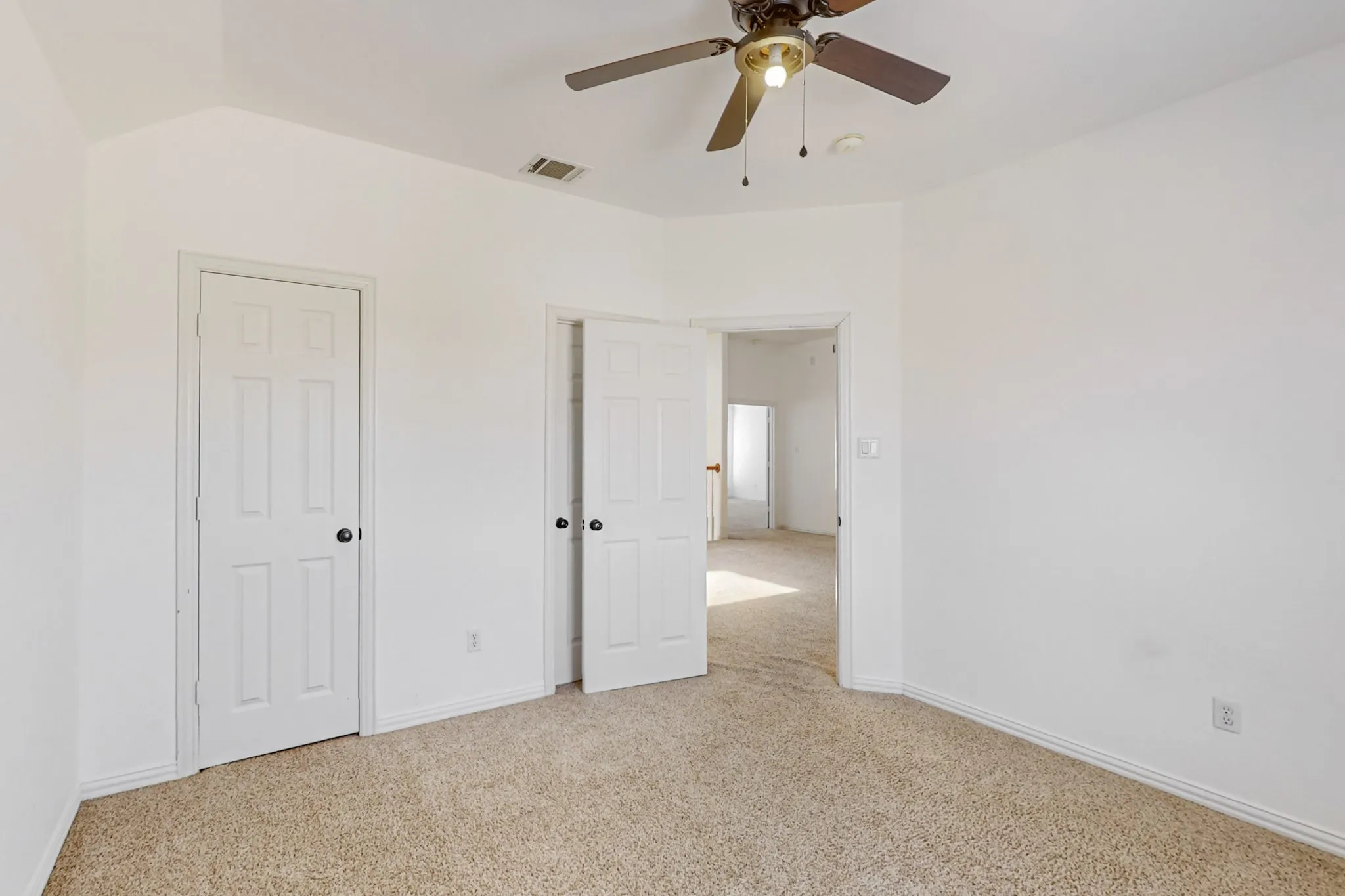 Single Family Residence For Rent in Dallas County , 8609 Rugby Drive, Irving, Texas 75063, 4 Bedroom, 3 Bathroom, 2 Garage spaces, 2,967 Sqft, built in 2003, mls#21291863, Real Estate Agent in Irving, Homes For Rent in Dallas county, Homes For Rent in Irving, Realtor in Irving Texas, Real Estate Brokerage Independent Realty Texas, Luminita Cordes Realtor