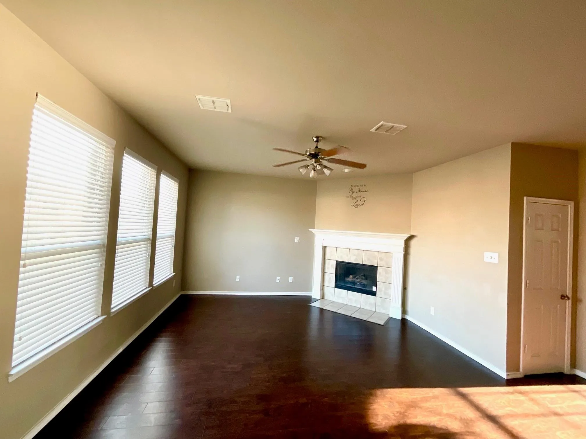 Single Family Residence For Rent in Dallas County , 3102 Red Oak Drive, Sunnyvale, Texas 75182, 4 Bedroom, 3 Bathroom, 2 Garage spaces, 2,918 Sqft, built in 2005, mls#21291884, Real Estate Agent in Sunnyvale, Homes For Rent in Dallas county, Homes For Rent in Sunnyvale, Realtor in Sunnyvale Texas, Real Estate Brokerage Independent Realty Texas, Luminita Cordes Realtor