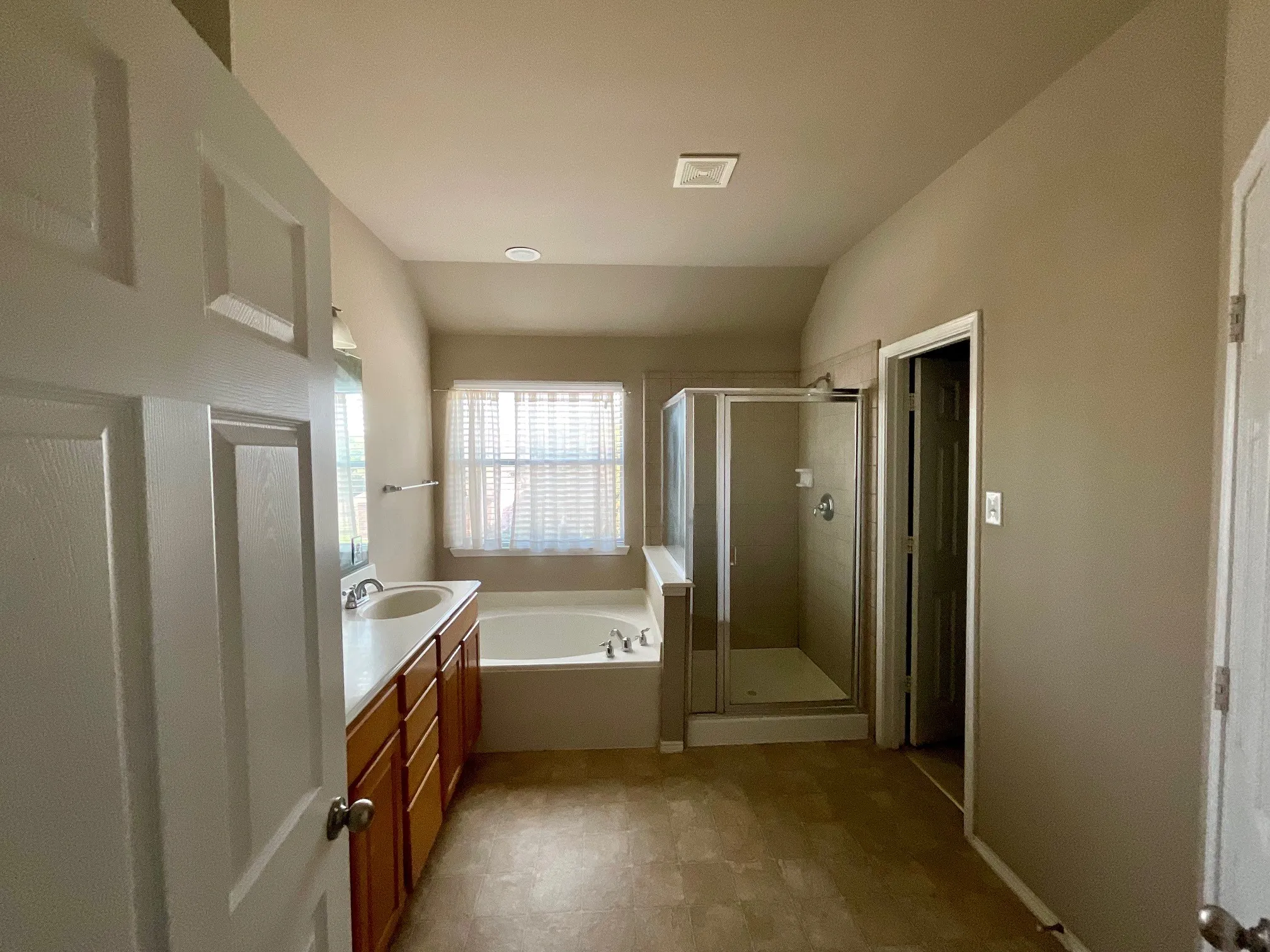 Single Family Residence For Rent in Dallas County , 3102 Red Oak Drive, Sunnyvale, Texas 75182, 4 Bedroom, 3 Bathroom, 2 Garage spaces, 2,918 Sqft, built in 2005, mls#21291884, Real Estate Agent in Sunnyvale, Homes For Rent in Dallas county, Homes For Rent in Sunnyvale, Realtor in Sunnyvale Texas, Real Estate Brokerage Independent Realty Texas, Luminita Cordes Realtor
