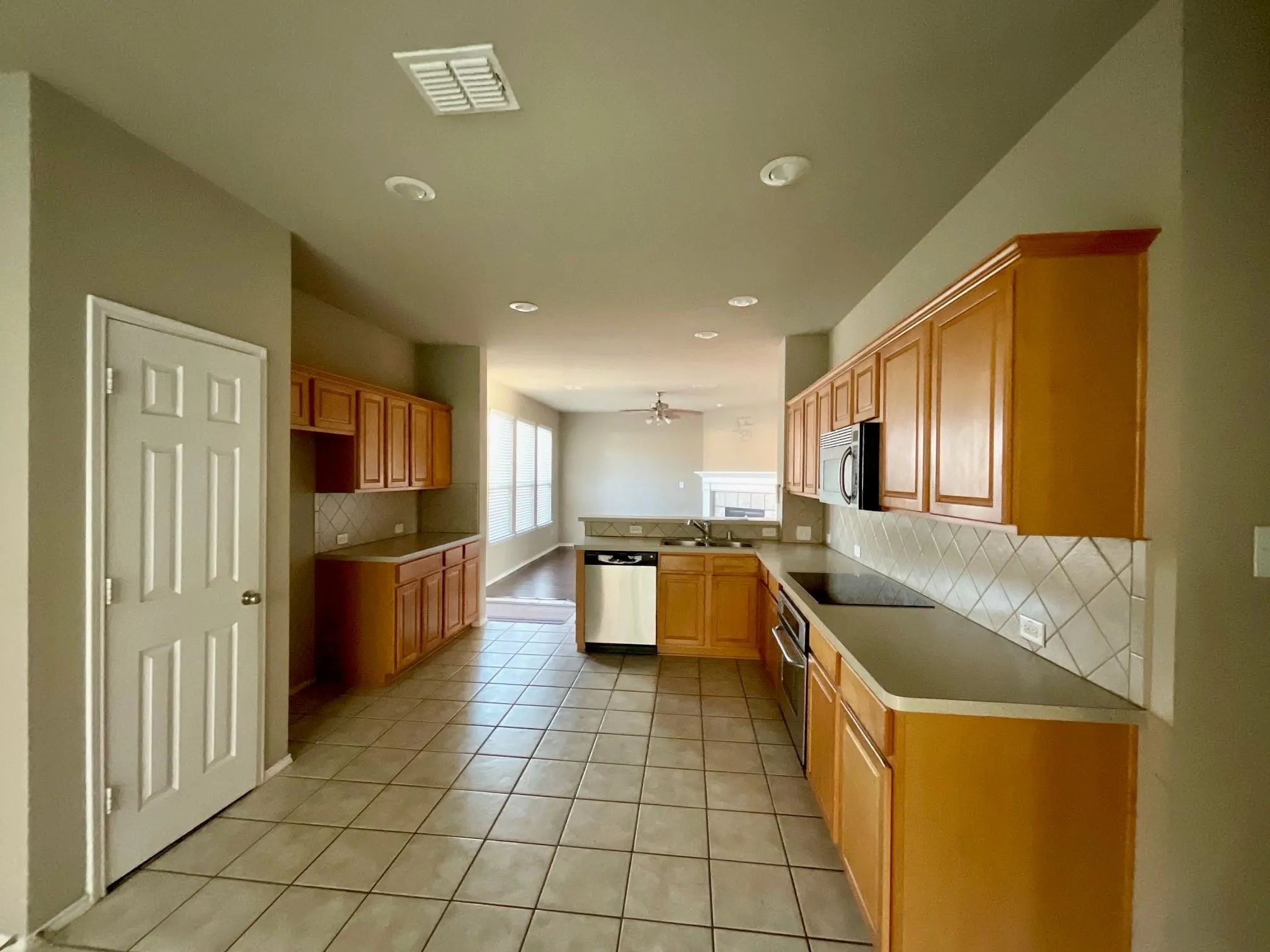 Single Family Residence For Rent in Dallas County , 3102 Red Oak Drive, Sunnyvale, Texas 75182, 4 Bedroom, 3 Bathroom, 2 Garage spaces, 2,918 Sqft, built in 2005, mls#21291884, Real Estate Agent in Sunnyvale, Homes For Rent in Dallas county, Homes For Rent in Sunnyvale, Realtor in Sunnyvale Texas, Real Estate Brokerage Independent Realty Texas, Luminita Cordes Realtor