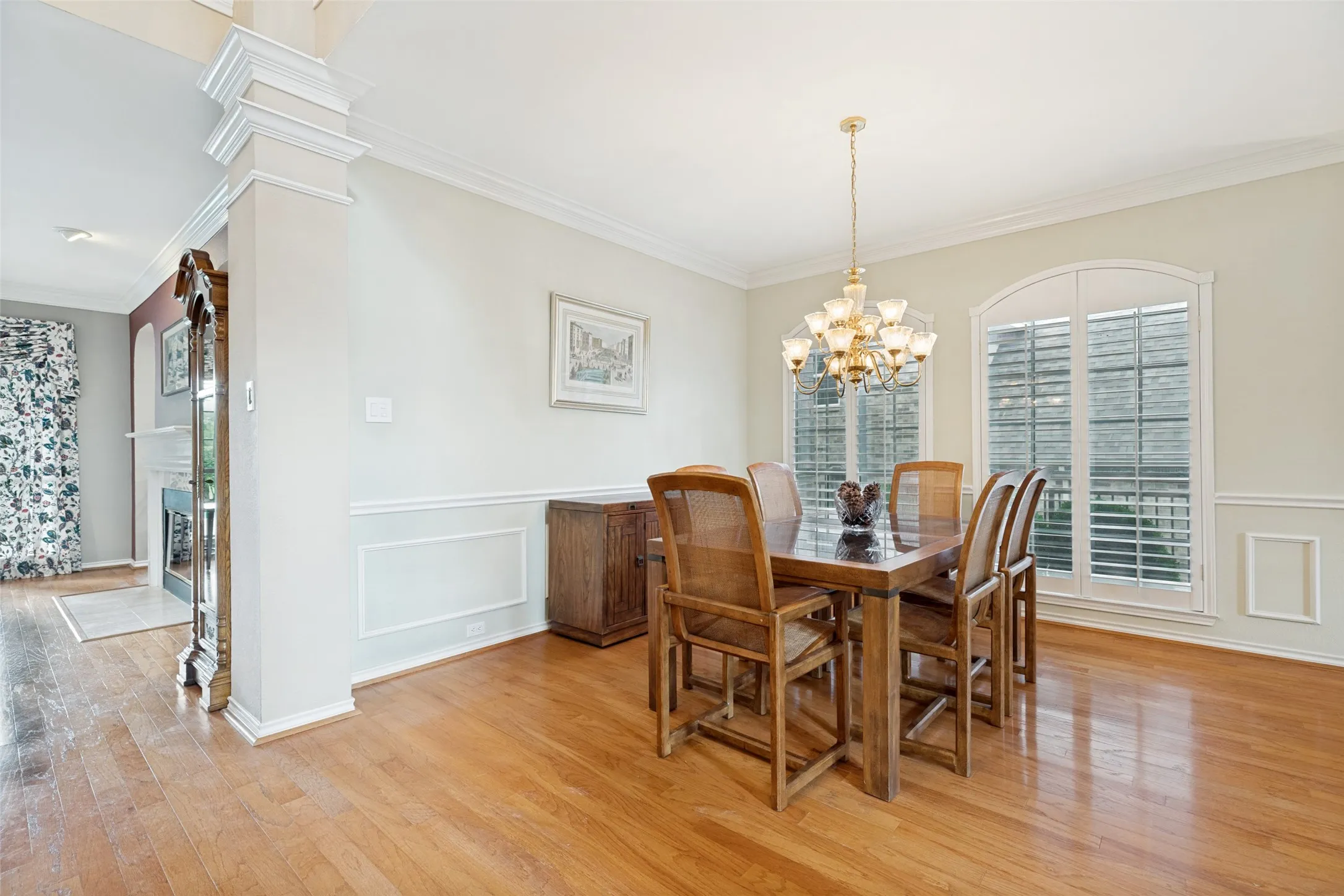 FOrmal ining room, plantation shutters.