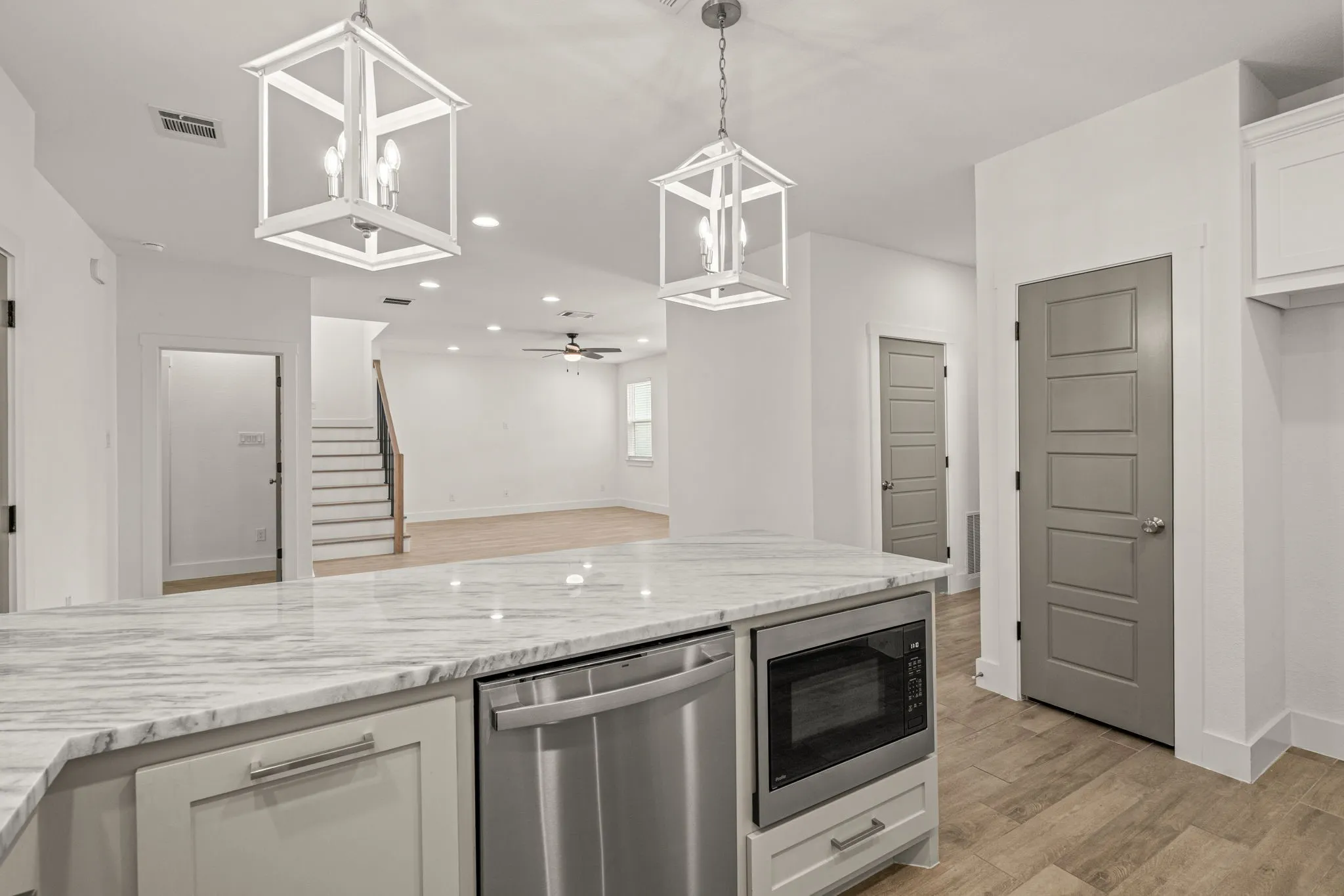 Single Family Residence For Sale in Tarrant County , 5618 Oaks Lane, Westworth Village, Texas 76114, 4 Bedroom, 4 Bathroom, 2 Garage spaces, 2,581 Sqft, built in 2022, mls#21291429, Real Estate Agent in Westworth Village, Homes For Sale in Tarrant county, Homes For Sale in Westworth Village, Realtor in Westworth Village Texas, Real Estate Brokerage Independent Realty Texas, Luminita Cordes Realtor