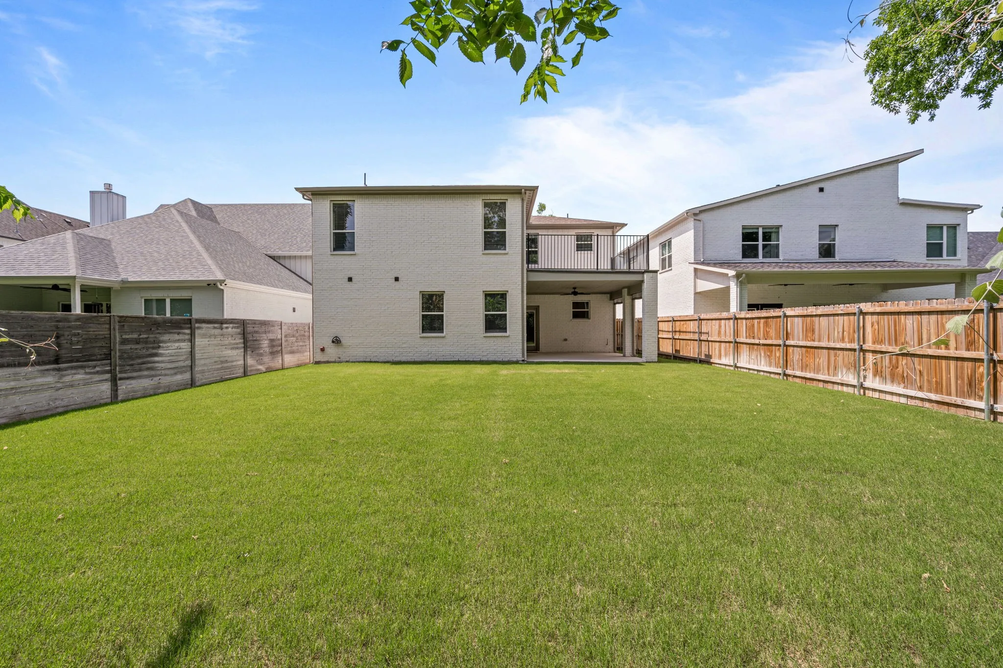 Single Family Residence For Sale in Tarrant County , 5618 Oaks Lane, Westworth Village, Texas 76114, 4 Bedroom, 4 Bathroom, 2 Garage spaces, 2,581 Sqft, built in 2022, mls#21291429, Real Estate Agent in Westworth Village, Homes For Sale in Tarrant county, Homes For Sale in Westworth Village, Realtor in Westworth Village Texas, Real Estate Brokerage Independent Realty Texas, Luminita Cordes Realtor