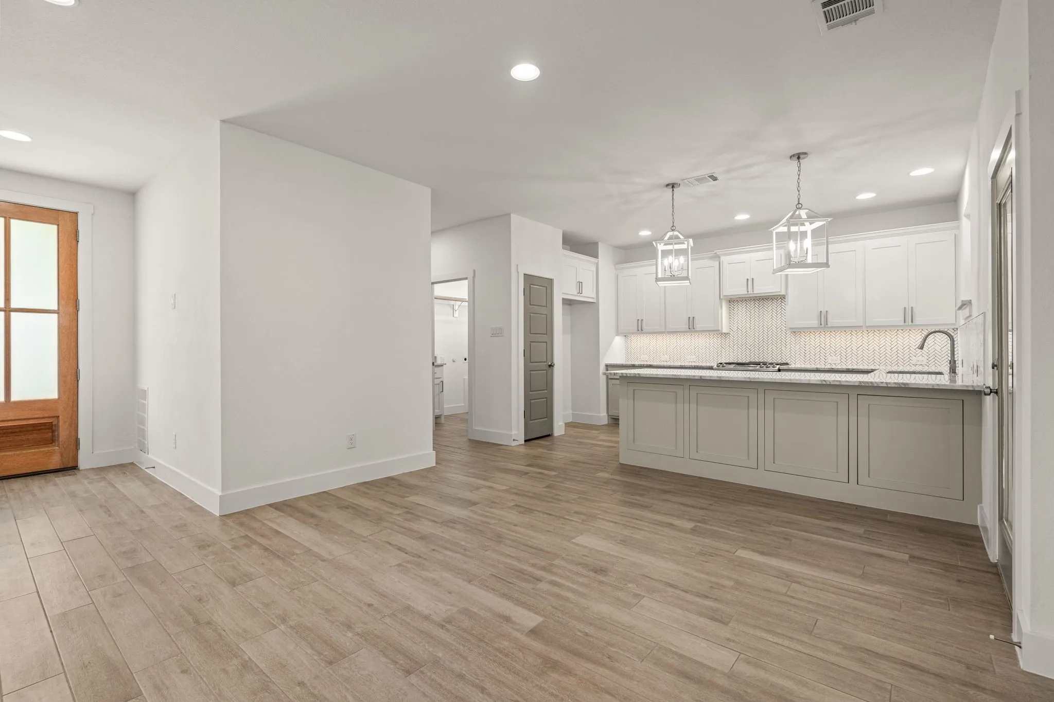Single Family Residence For Sale in Tarrant County , 5618 Oaks Lane, Westworth Village, Texas 76114, 4 Bedroom, 4 Bathroom, 2 Garage spaces, 2,581 Sqft, built in 2022, mls#21291429, Real Estate Agent in Westworth Village, Homes For Sale in Tarrant county, Homes For Sale in Westworth Village, Realtor in Westworth Village Texas, Real Estate Brokerage Independent Realty Texas, Luminita Cordes Realtor