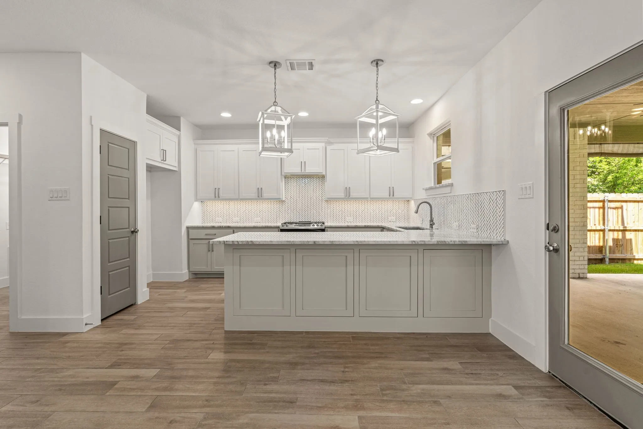 Single Family Residence For Sale in Tarrant County , 5618 Oaks Lane, Westworth Village, Texas 76114, 4 Bedroom, 4 Bathroom, 2 Garage spaces, 2,581 Sqft, built in 2022, mls#21291429, Real Estate Agent in Westworth Village, Homes For Sale in Tarrant county, Homes For Sale in Westworth Village, Realtor in Westworth Village Texas, Real Estate Brokerage Independent Realty Texas, Luminita Cordes Realtor