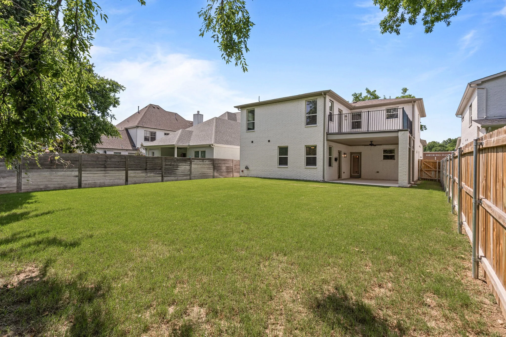 Single Family Residence For Sale in Tarrant County , 5618 Oaks Lane, Westworth Village, Texas 76114, 4 Bedroom, 4 Bathroom, 2 Garage spaces, 2,581 Sqft, built in 2022, mls#21291429, Real Estate Agent in Westworth Village, Homes For Sale in Tarrant county, Homes For Sale in Westworth Village, Realtor in Westworth Village Texas, Real Estate Brokerage Independent Realty Texas, Luminita Cordes Realtor