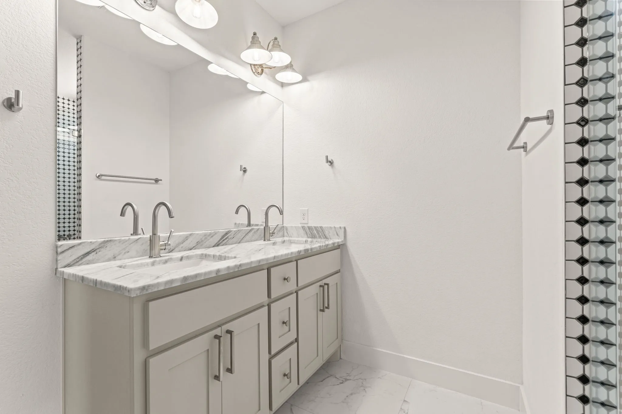 Single Family Residence For Sale in Tarrant County , 5618 Oaks Lane, Westworth Village, Texas 76114, 4 Bedroom, 4 Bathroom, 2 Garage spaces, 2,581 Sqft, built in 2022, mls#21291429, Real Estate Agent in Westworth Village, Homes For Sale in Tarrant county, Homes For Sale in Westworth Village, Realtor in Westworth Village Texas, Real Estate Brokerage Independent Realty Texas, Luminita Cordes Realtor