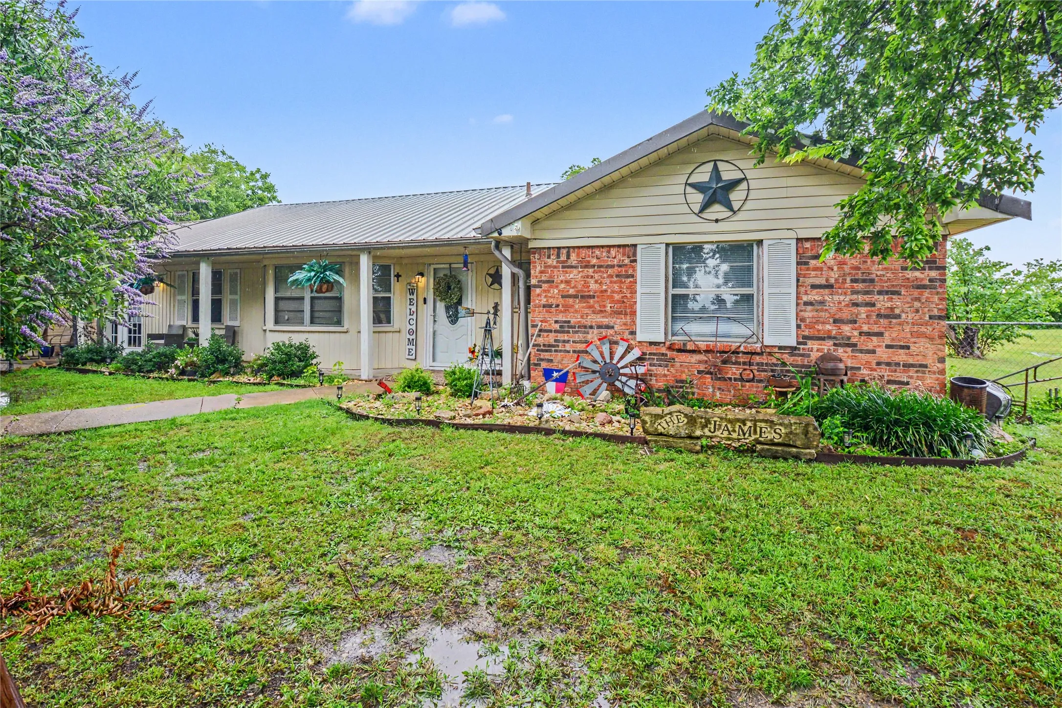 Single Family Residence For Sale in Fannin County , 2382 N FM 1743 Road, Windom, Texas 75492, 3 Bedroom, 3 Bathroom, Garage spaces, 2,197 Sqft, built in 1973, mls#21285433, Real Estate Agent in Windom, Homes For Sale in Fannin county, Homes For Sale in Windom, Realtor in Windom Texas, Real Estate Brokerage Independent Realty Texas, Luminita Cordes Realtor