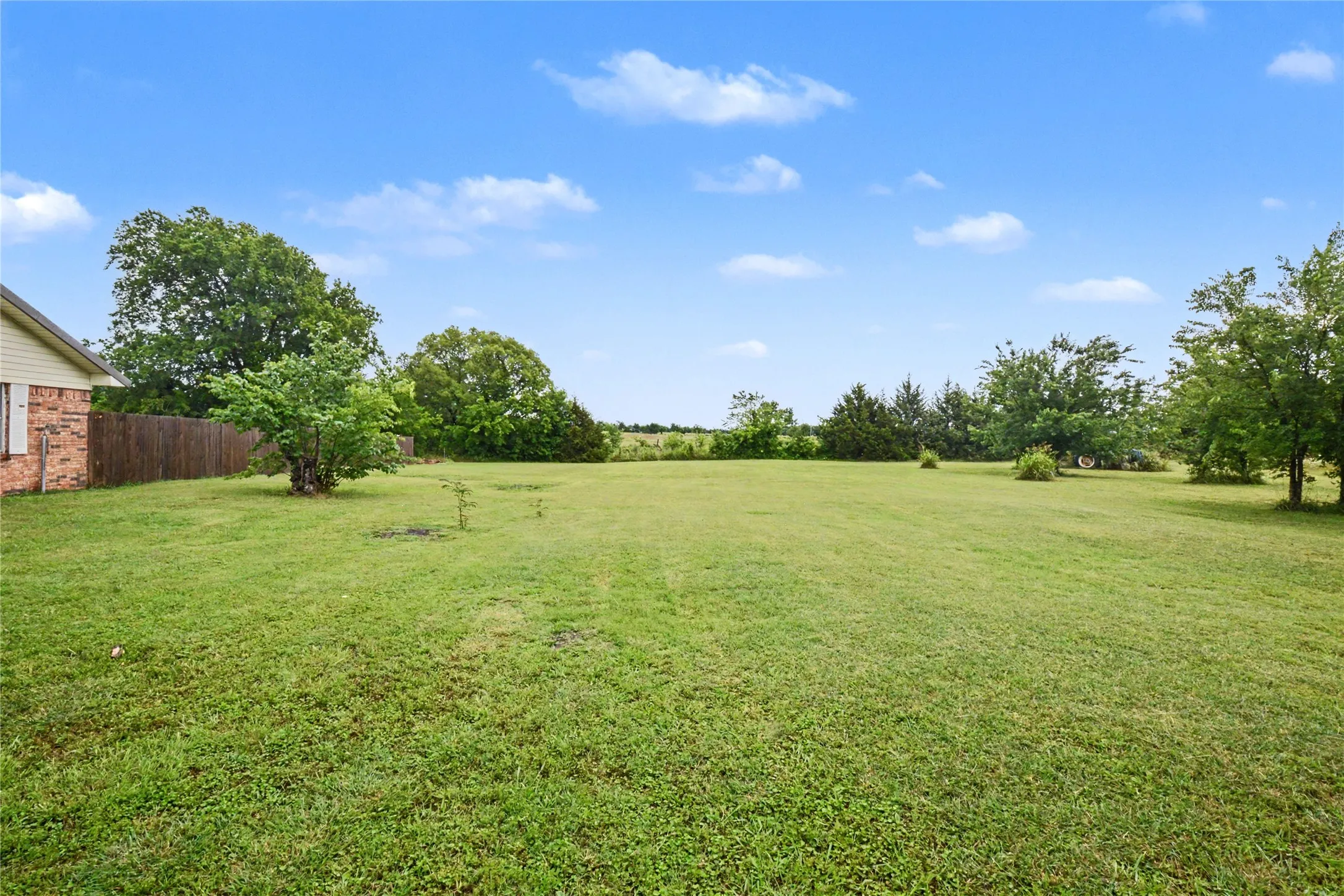 Single Family Residence For Sale in Fannin County , 2382 N FM 1743 Road, Windom, Texas 75492, 3 Bedroom, 3 Bathroom, Garage spaces, 2,197 Sqft, built in 1973, mls#21285433, Real Estate Agent in Windom, Homes For Sale in Fannin county, Homes For Sale in Windom, Realtor in Windom Texas, Real Estate Brokerage Independent Realty Texas, Luminita Cordes Realtor
