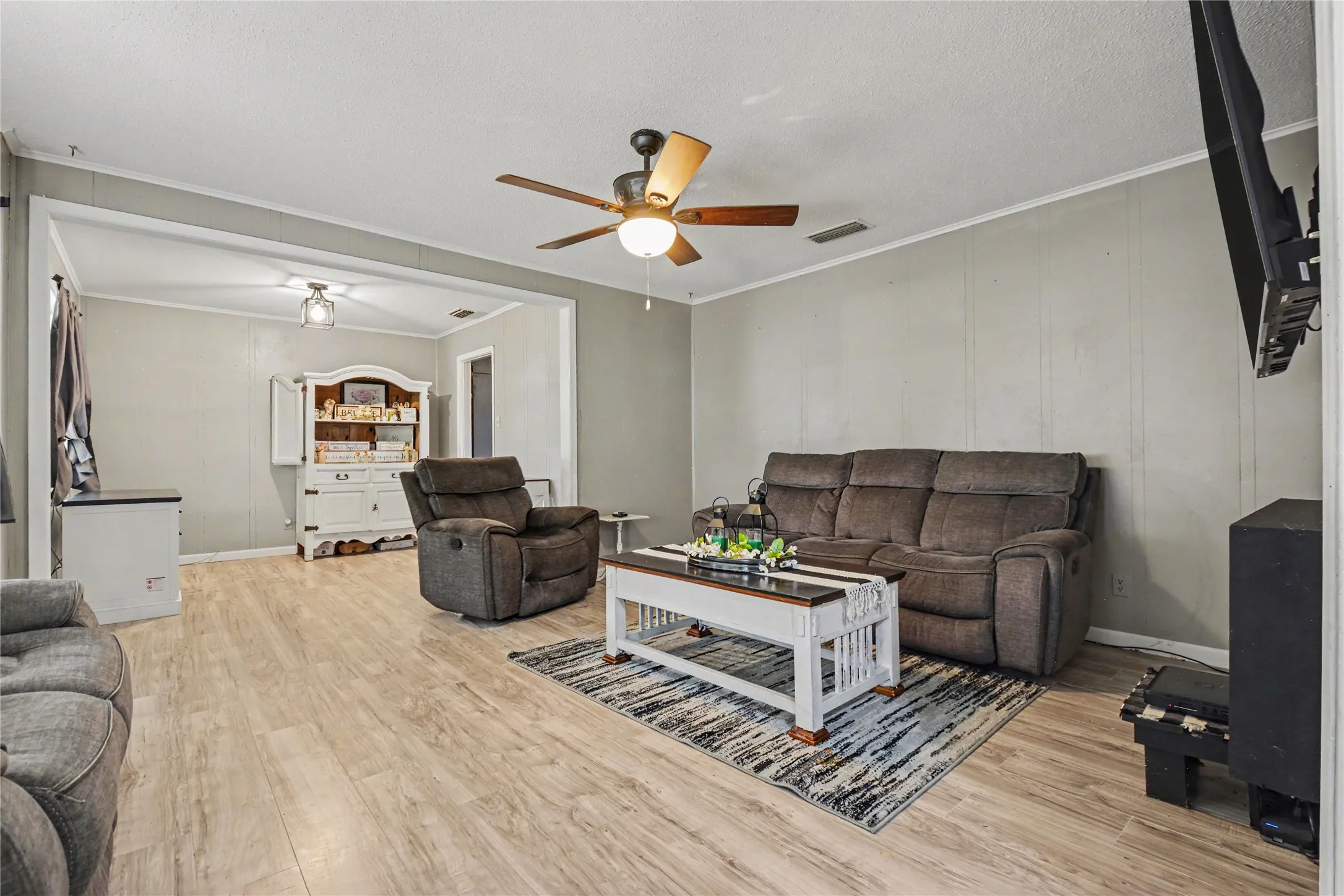 Single Family Residence For Sale in Fannin County , 2382 N FM 1743 Road, Windom, Texas 75492, 3 Bedroom, 3 Bathroom, Garage spaces, 2,197 Sqft, built in 1973, mls#21285433, Real Estate Agent in Windom, Homes For Sale in Fannin county, Homes For Sale in Windom, Realtor in Windom Texas, Real Estate Brokerage Independent Realty Texas, Luminita Cordes Realtor