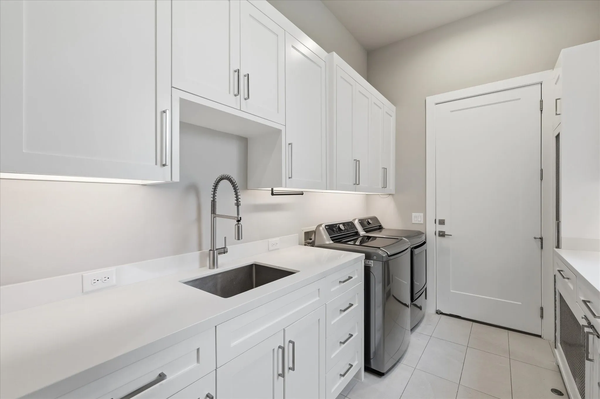 Single Family Residence For Sale in Tarrant County , 608 Shelton Drive, Colleyville, Texas 76034, 6 Bedroom, 7 Bathroom, 5 Garage spaces, 5,789 Sqft, built in 2021, mls#21290362, Real Estate Agent in Colleyville, Homes For Sale in Tarrant county, Homes For Sale in Colleyville, Realtor in Colleyville Texas, Real Estate Brokerage Independent Realty Texas, Luminita Cordes Realtor