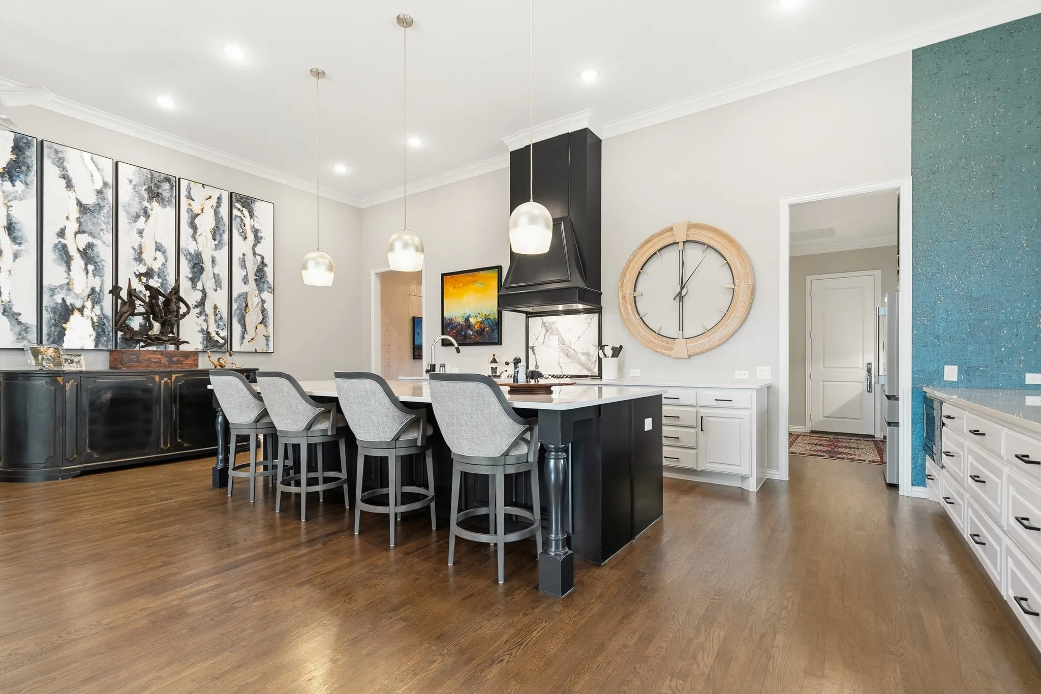 Eat and serve on kitchen island